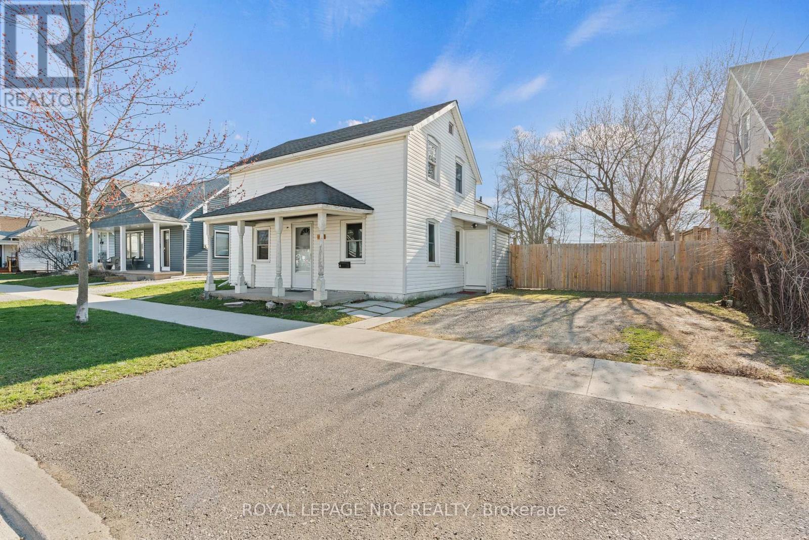 42 Leeper Street, St. Catharines, Ontario  L2S 2N2 - Photo 3 - X12975544