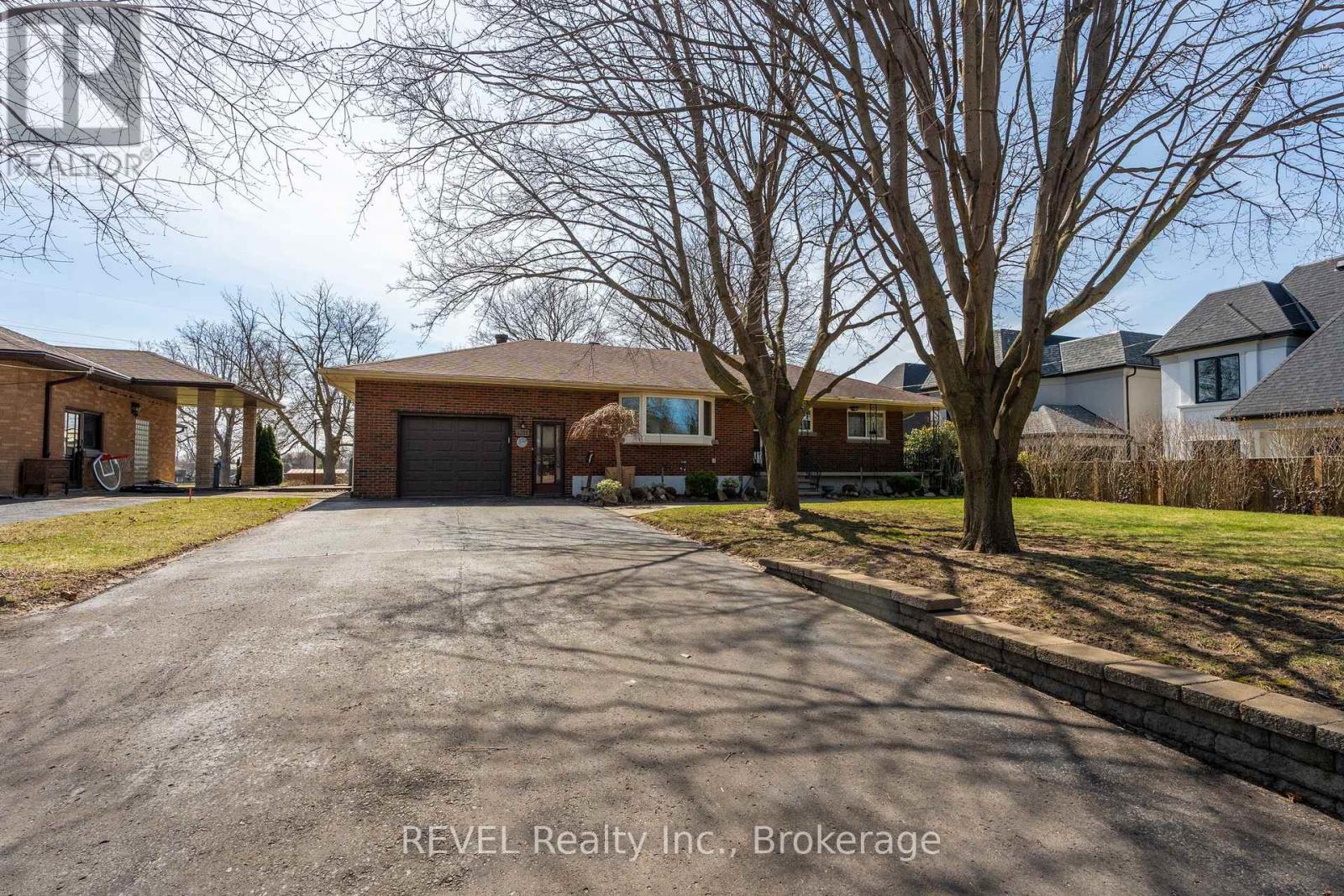 6398 Mountain Road, Niagara Falls, Ontario  L2E 6S4 - Photo 2 - X12975736