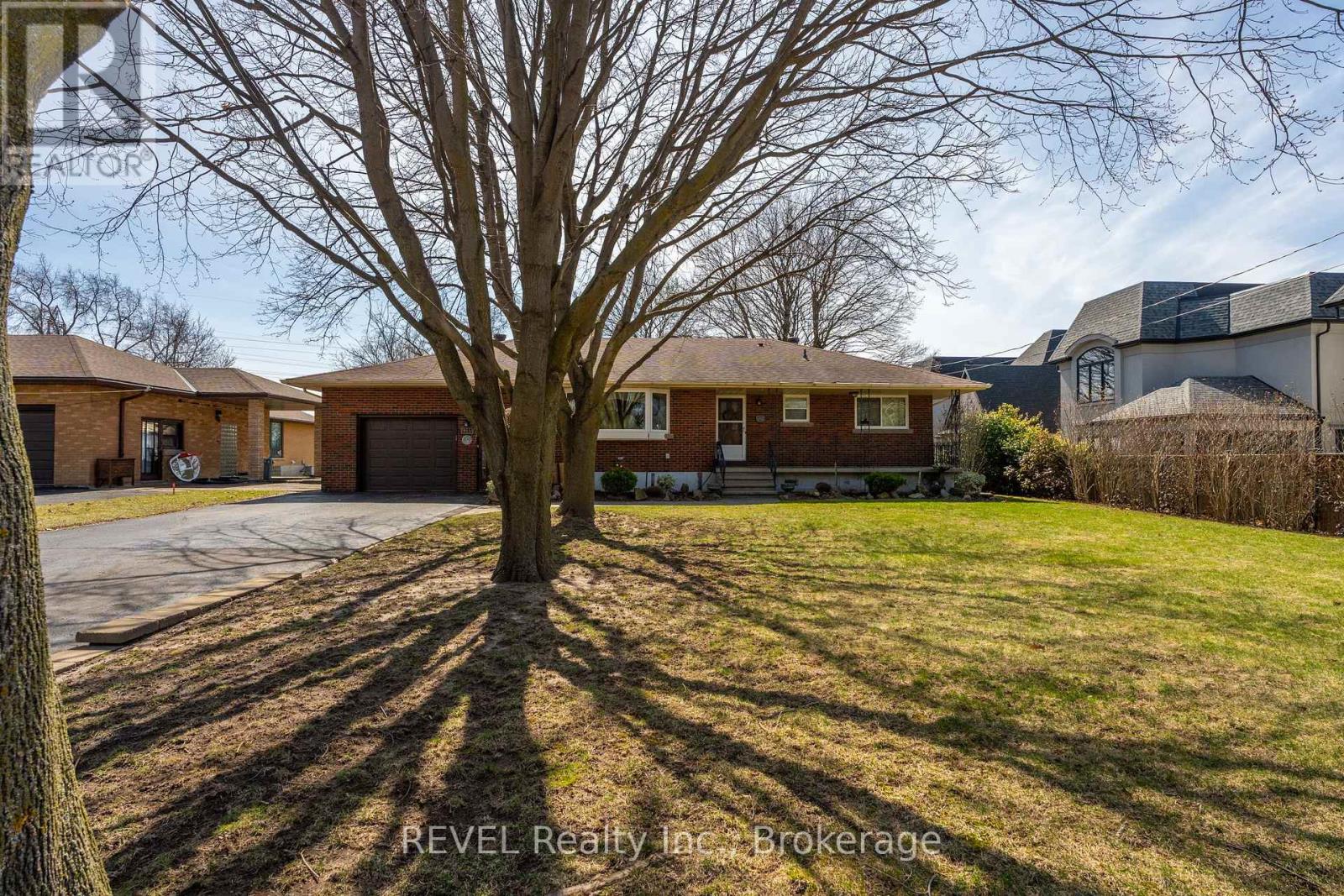 6398 Mountain Road, Niagara Falls, Ontario  L2E 6S4 - Photo 3 - X12975736