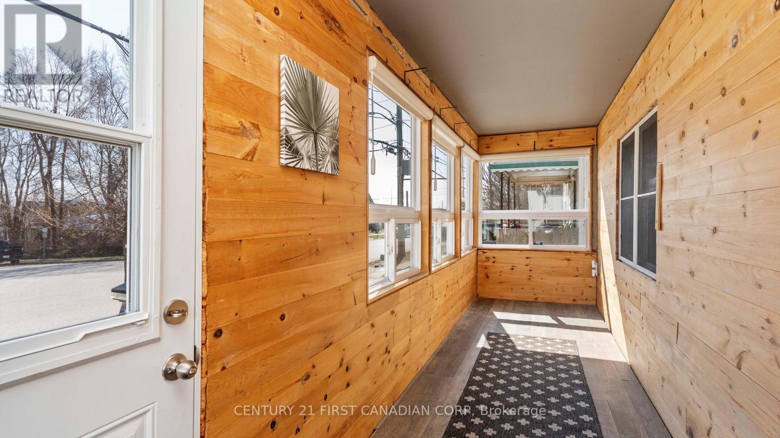 706 Nelson Street, London East, Ontario  N5Z 1J7 - Photo 3 - X12975670