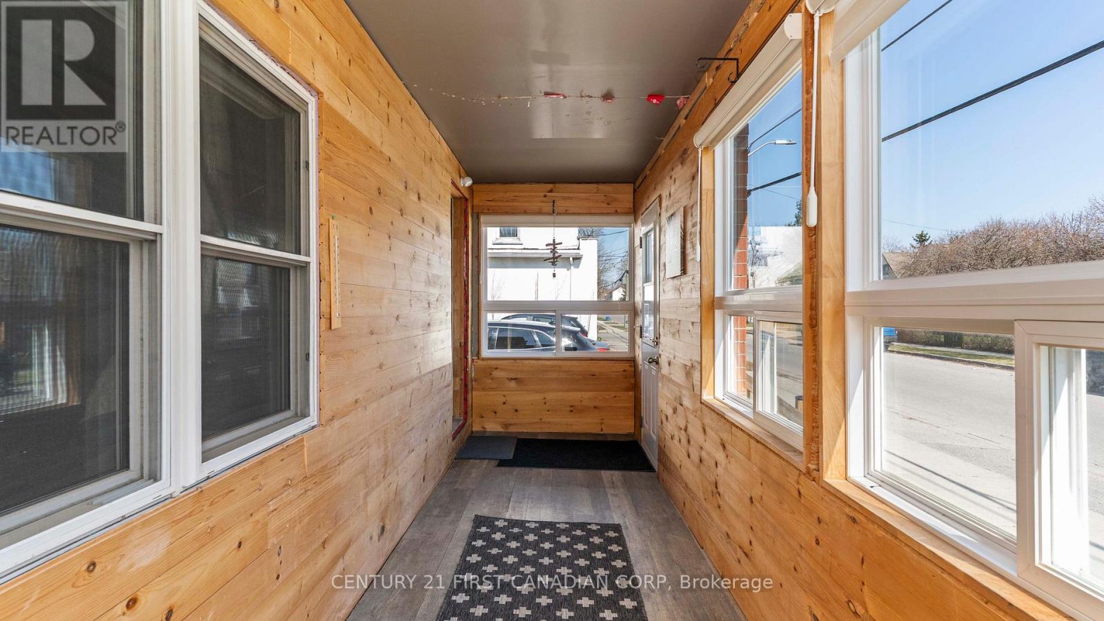 706 Nelson Street, London East, Ontario  N5Z 1J7 - Photo 4 - X12975670