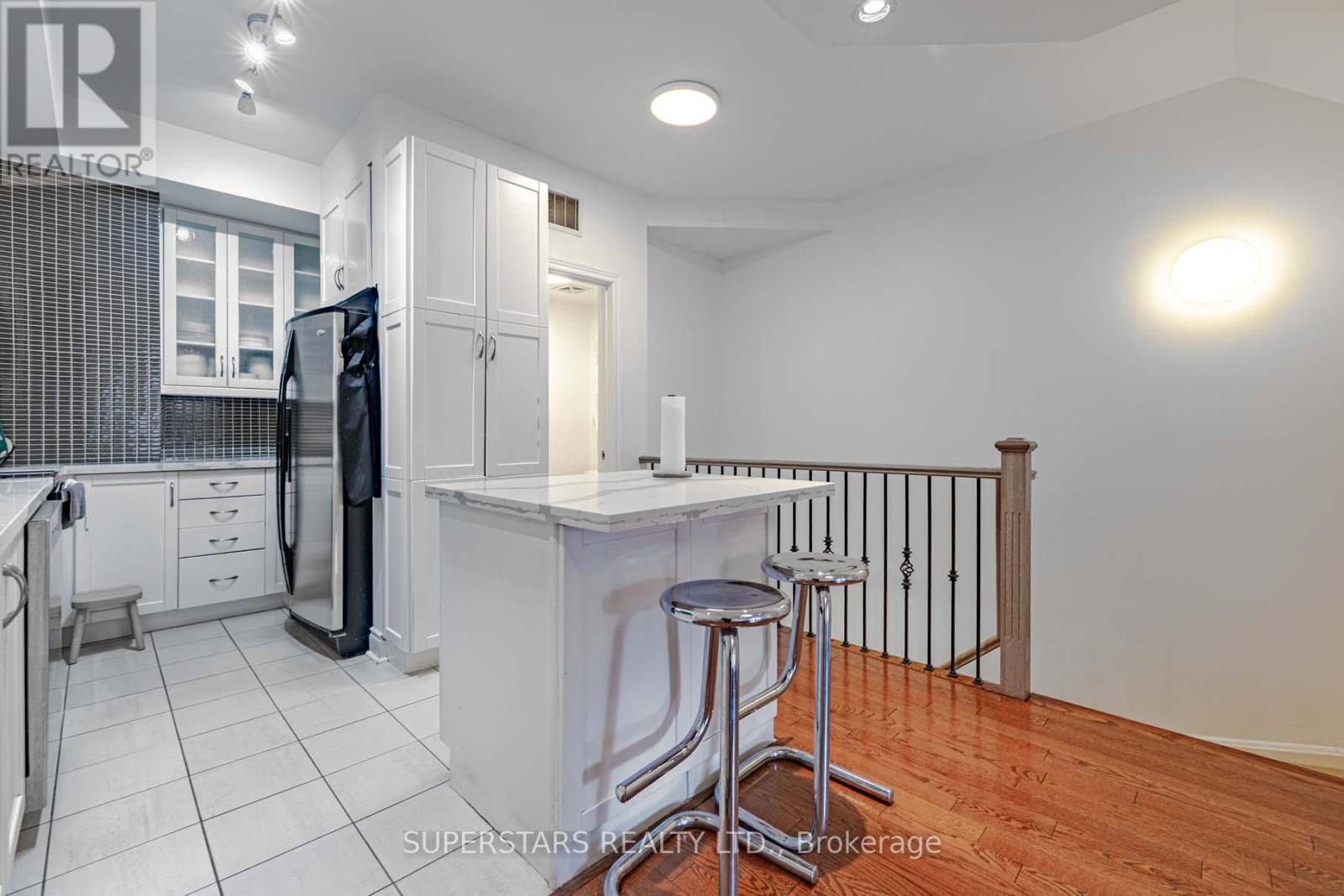 16 - 70 Byng Avenue, Toronto, Ontario  M2N 7L9 - Photo 11 - C12975382