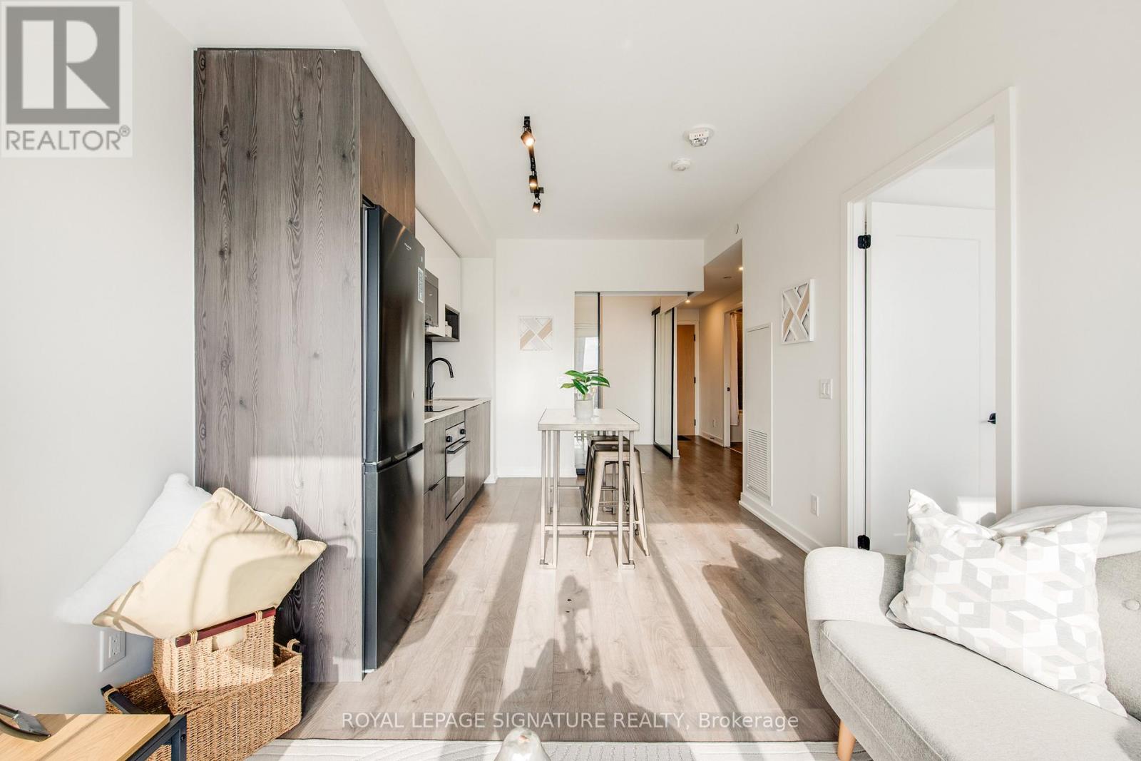 1804 - 5 Defries Street, Toronto, Ontario  M5A 0W7 - Photo 6 - C12975414