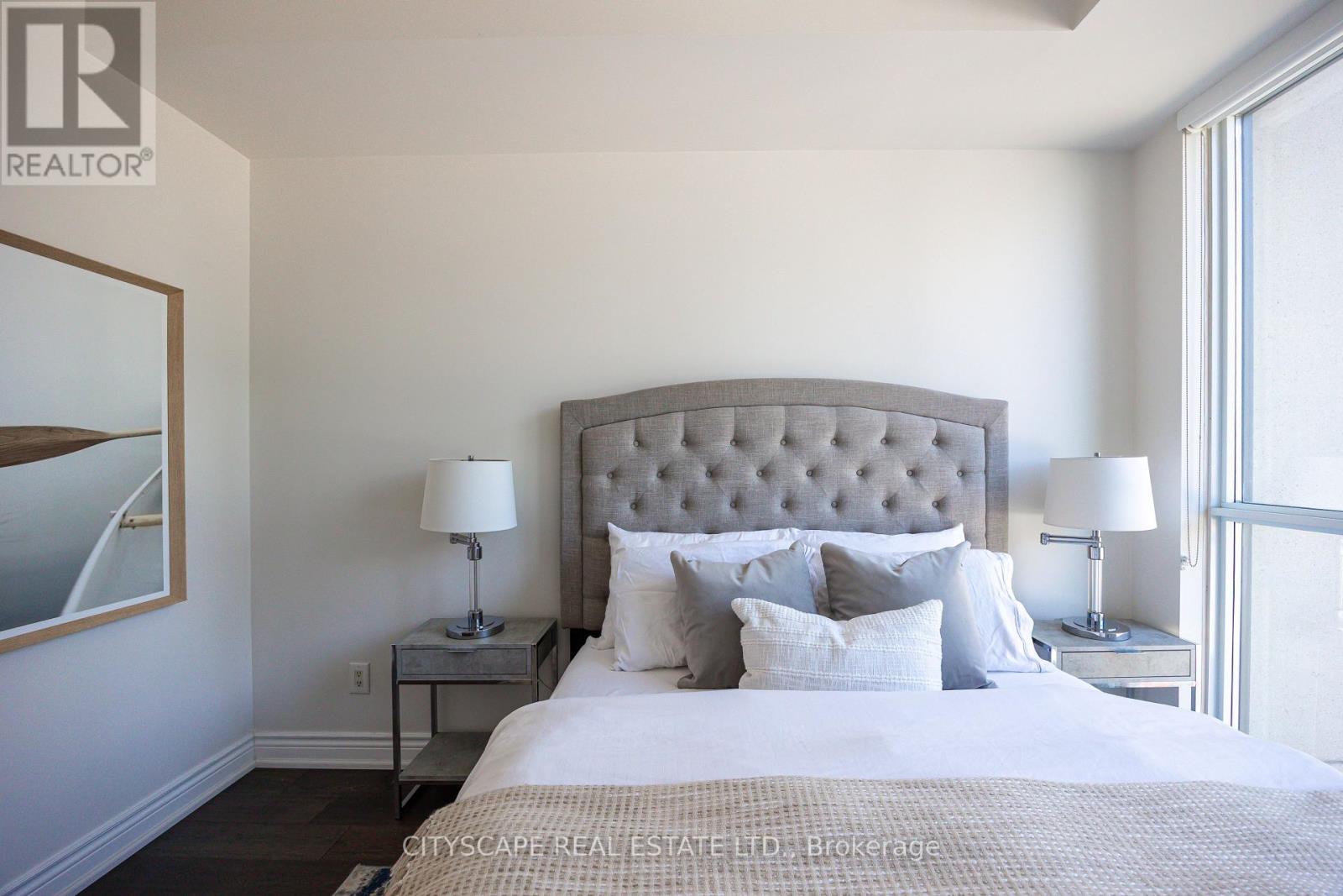 1901 - 18 Harbour Street, Toronto, Ontario  M5J 2Z6 - Photo 15 - C12975424