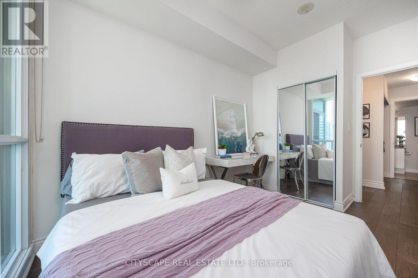 1901 - 18 Harbour Street, Toronto, Ontario  M5J 2Z6 - Photo 22 - C12975424