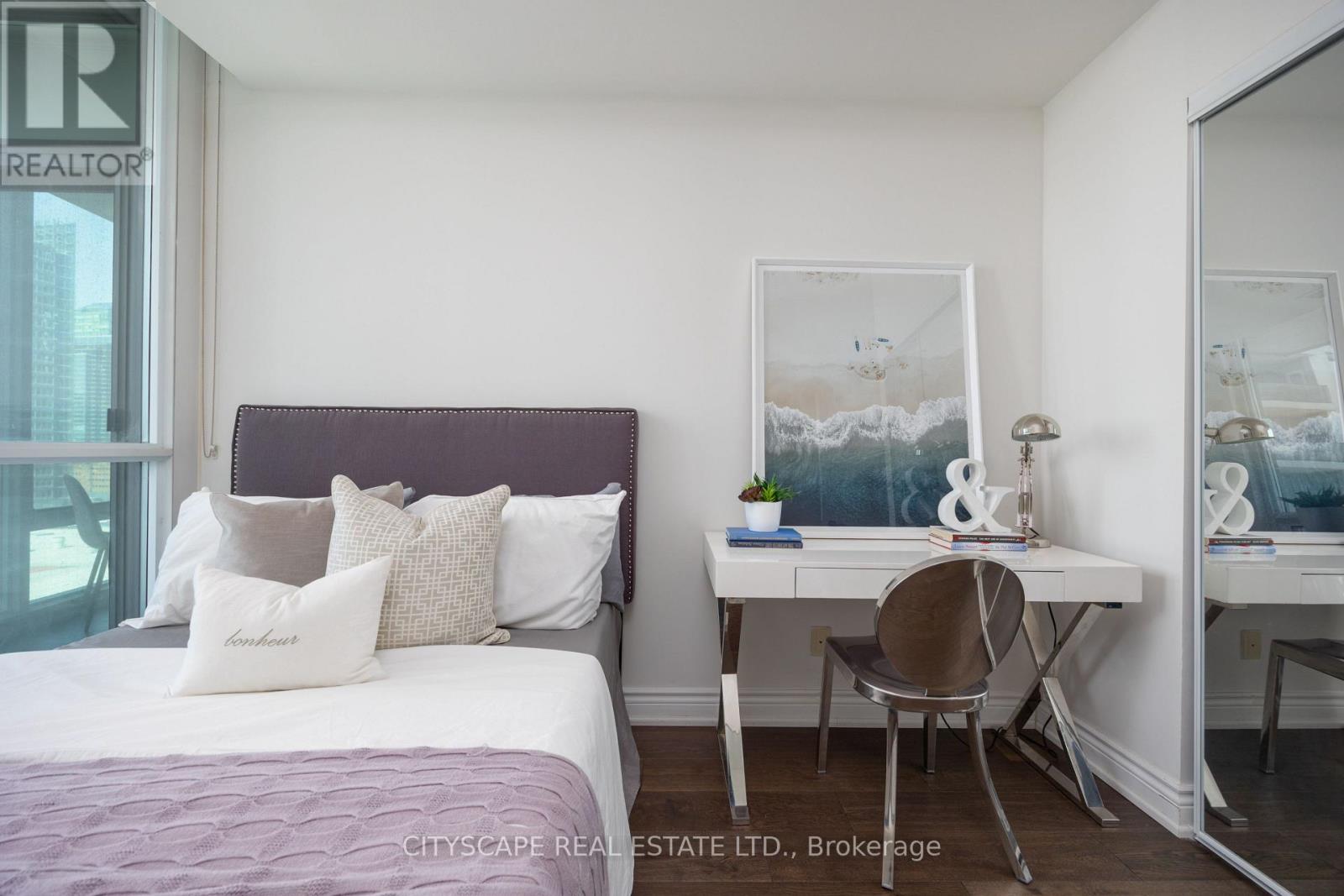 1901 - 18 Harbour Street, Toronto, Ontario  M5J 2Z6 - Photo 23 - C12975424