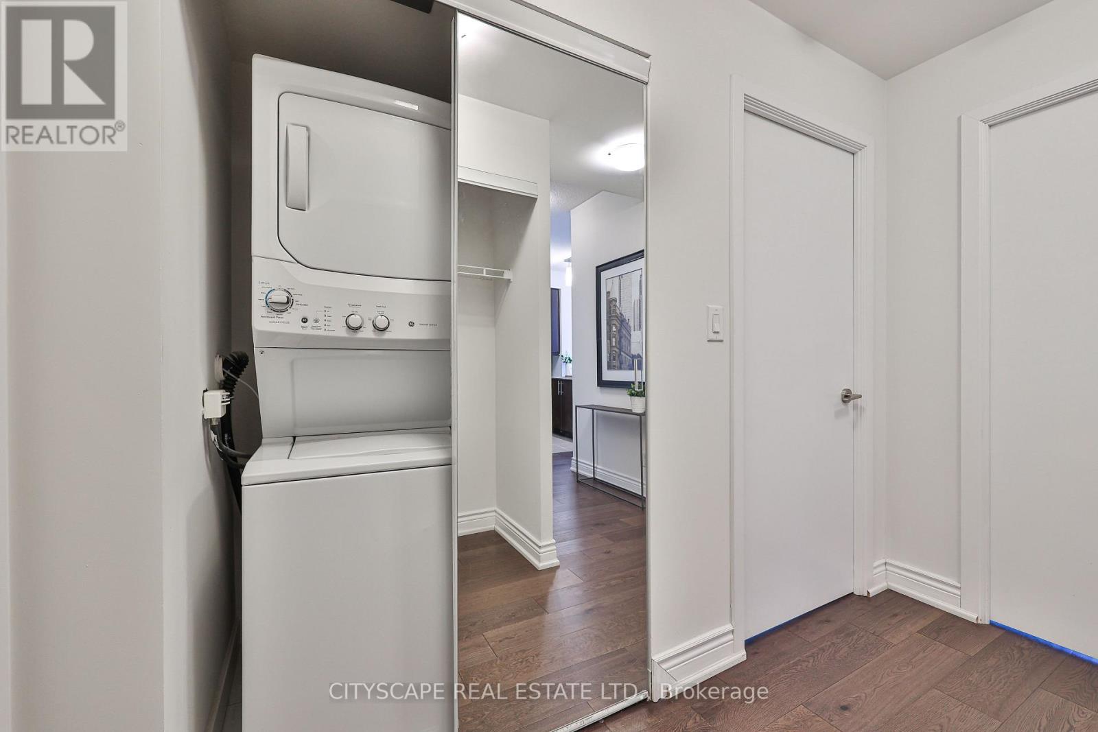 1901 - 18 Harbour Street, Toronto, Ontario  M5J 2Z6 - Photo 26 - C12975424