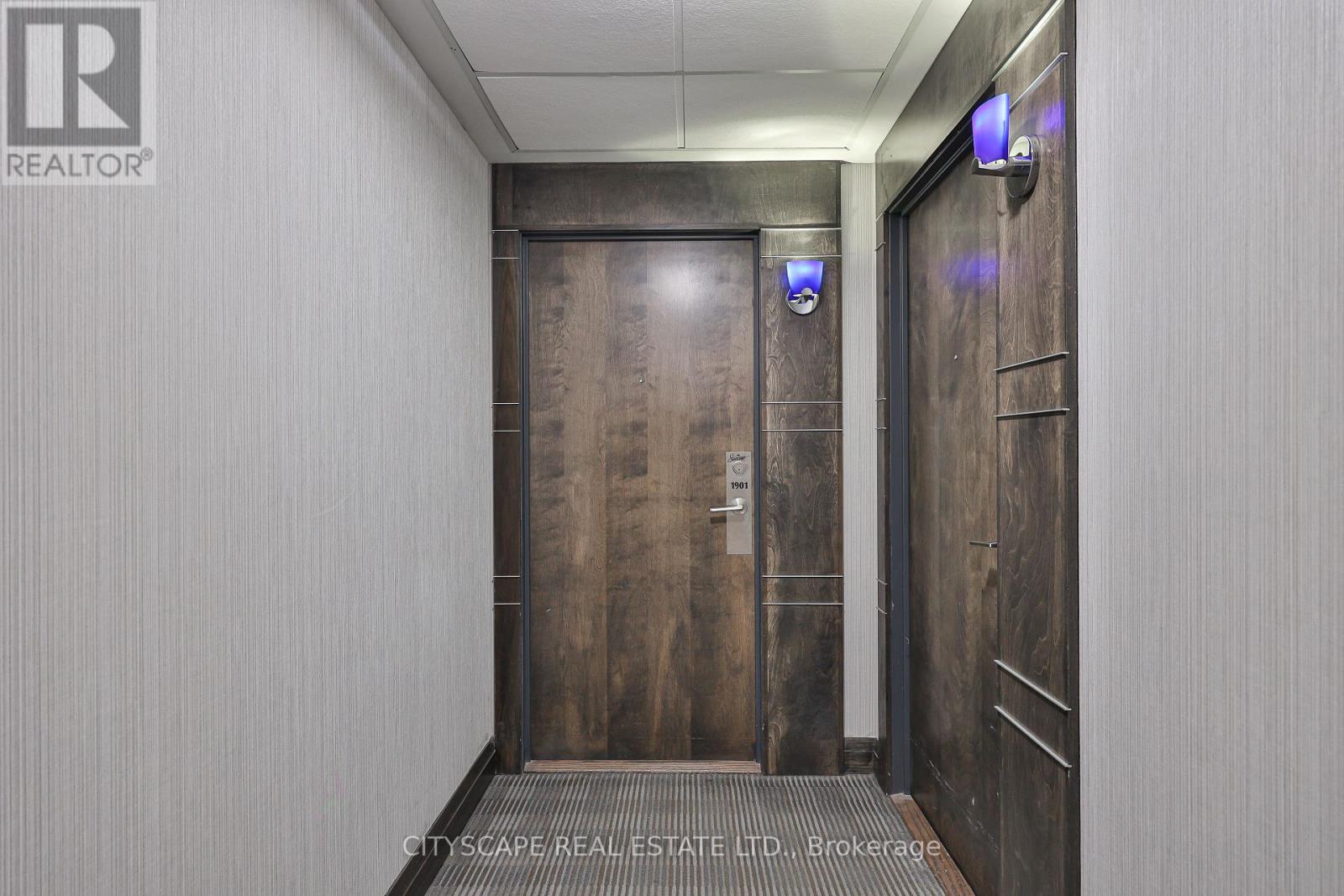 1901 - 18 Harbour Street, Toronto, Ontario  M5J 2Z6 - Photo 29 - C12975424