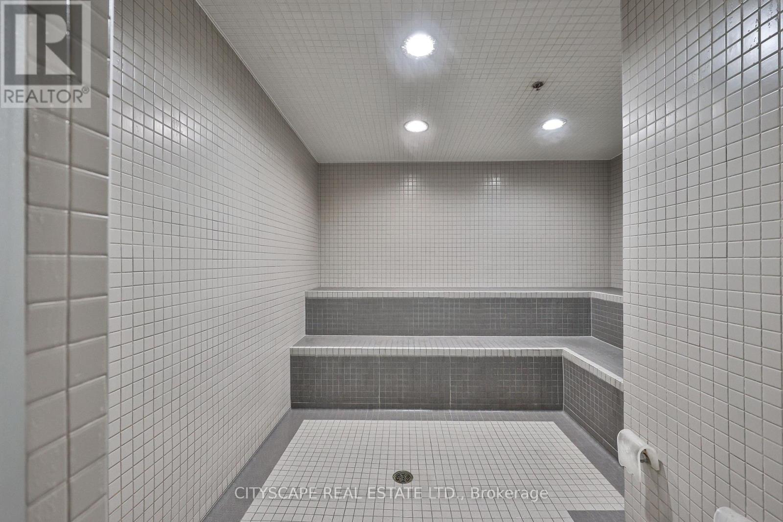 1901 - 18 Harbour Street, Toronto, Ontario  M5J 2Z6 - Photo 32 - C12975424