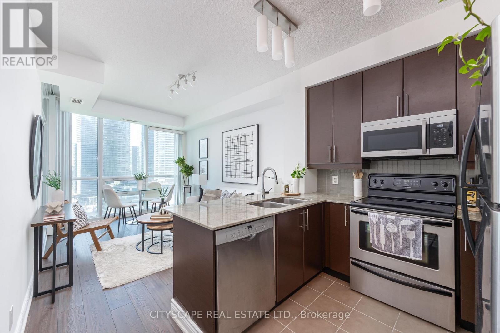 1901 - 18 Harbour Street, Toronto, Ontario  M5J 2Z6 - Photo 4 - C12975424