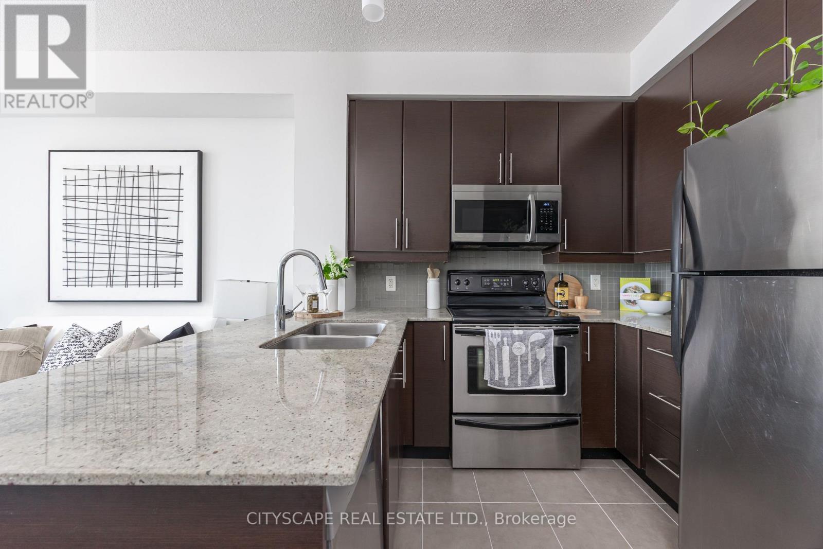 1901 - 18 Harbour Street, Toronto, Ontario  M5J 2Z6 - Photo 8 - C12975424