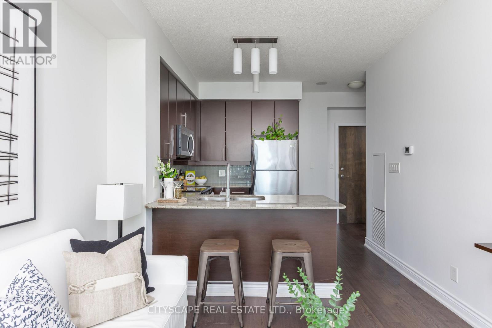 1901 - 18 Harbour Street, Toronto, Ontario  M5J 2Z6 - Photo 9 - C12975424