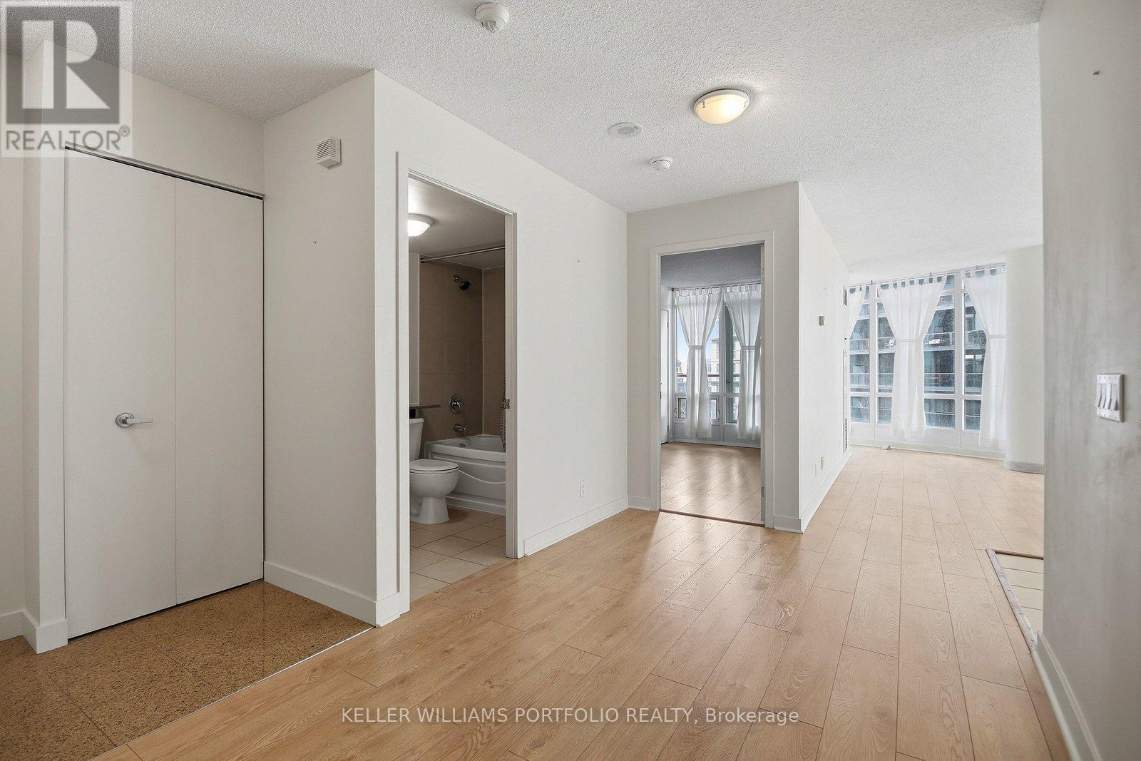 1710 - 361 Front Street W, Toronto, Ontario M5V 3R5 - Photo 8 - C12975620