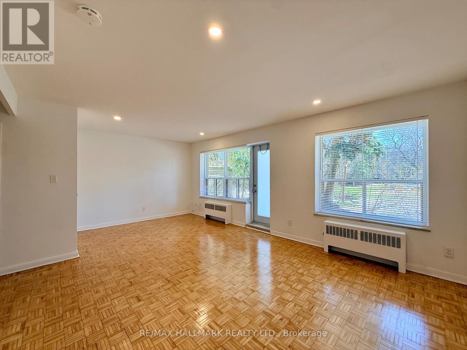 111 - 30 Upper Canada Drive, Toronto, Ontario  M2P 1S1 - Photo 2 - C12975660