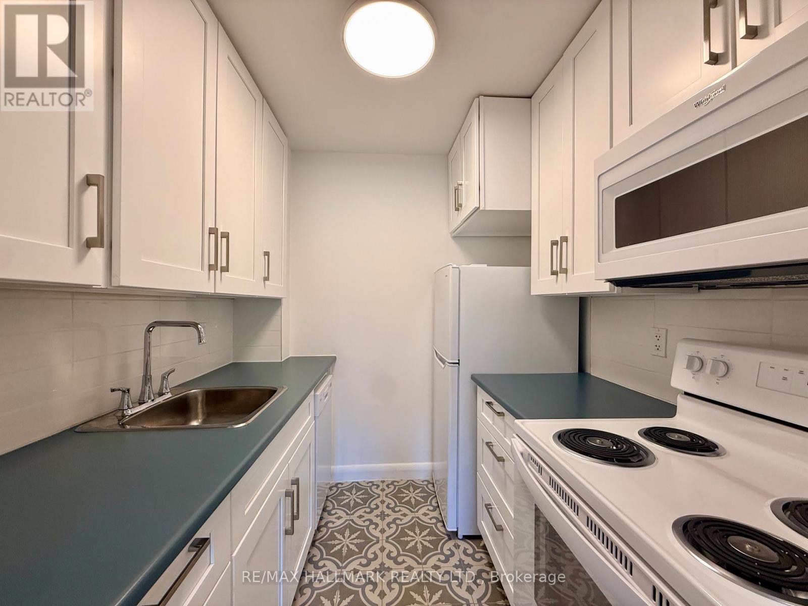 111 - 30 Upper Canada Drive, Toronto, Ontario  M2P 1S1 - Photo 6 - C12975660