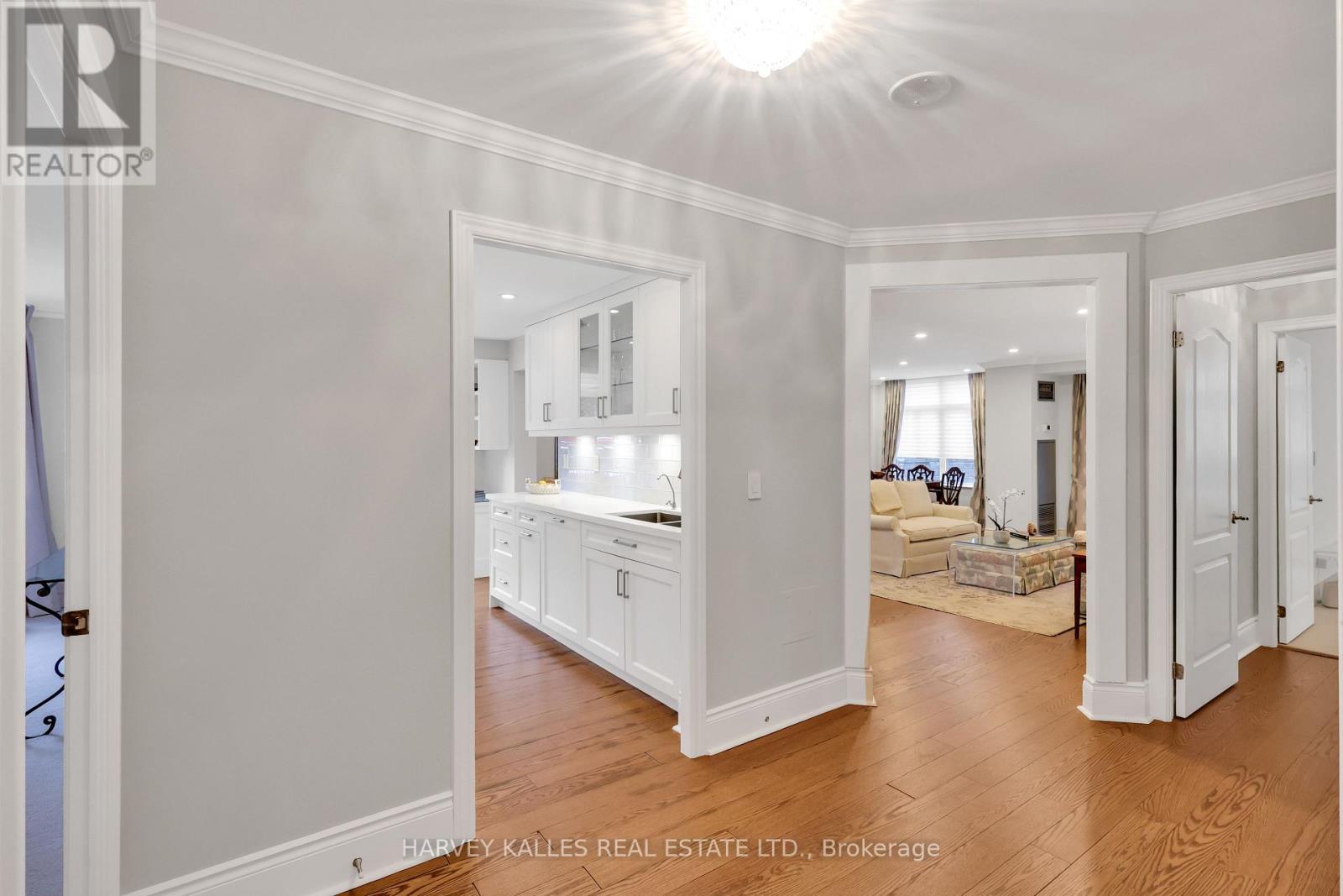 203 - 75 York Mills Road, Toronto, Ontario  M2P 2E7 - Photo 4 - C12975696