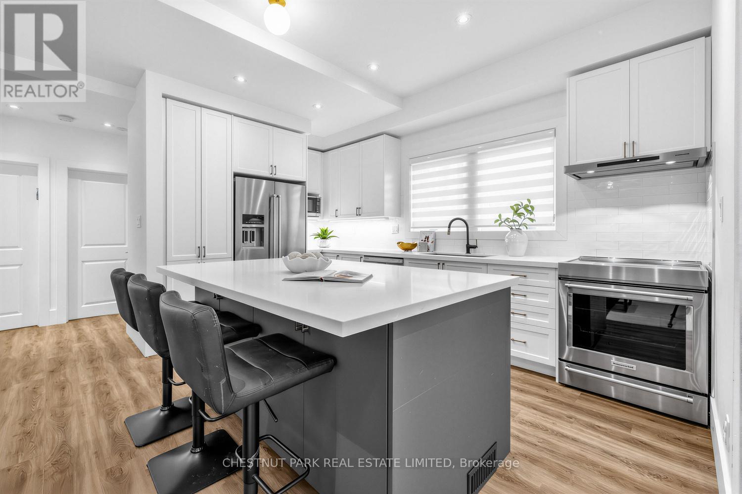 736 Glencairn Avenue, Toronto, Ontario  M6B 2A1 - Photo 15 - C12975702