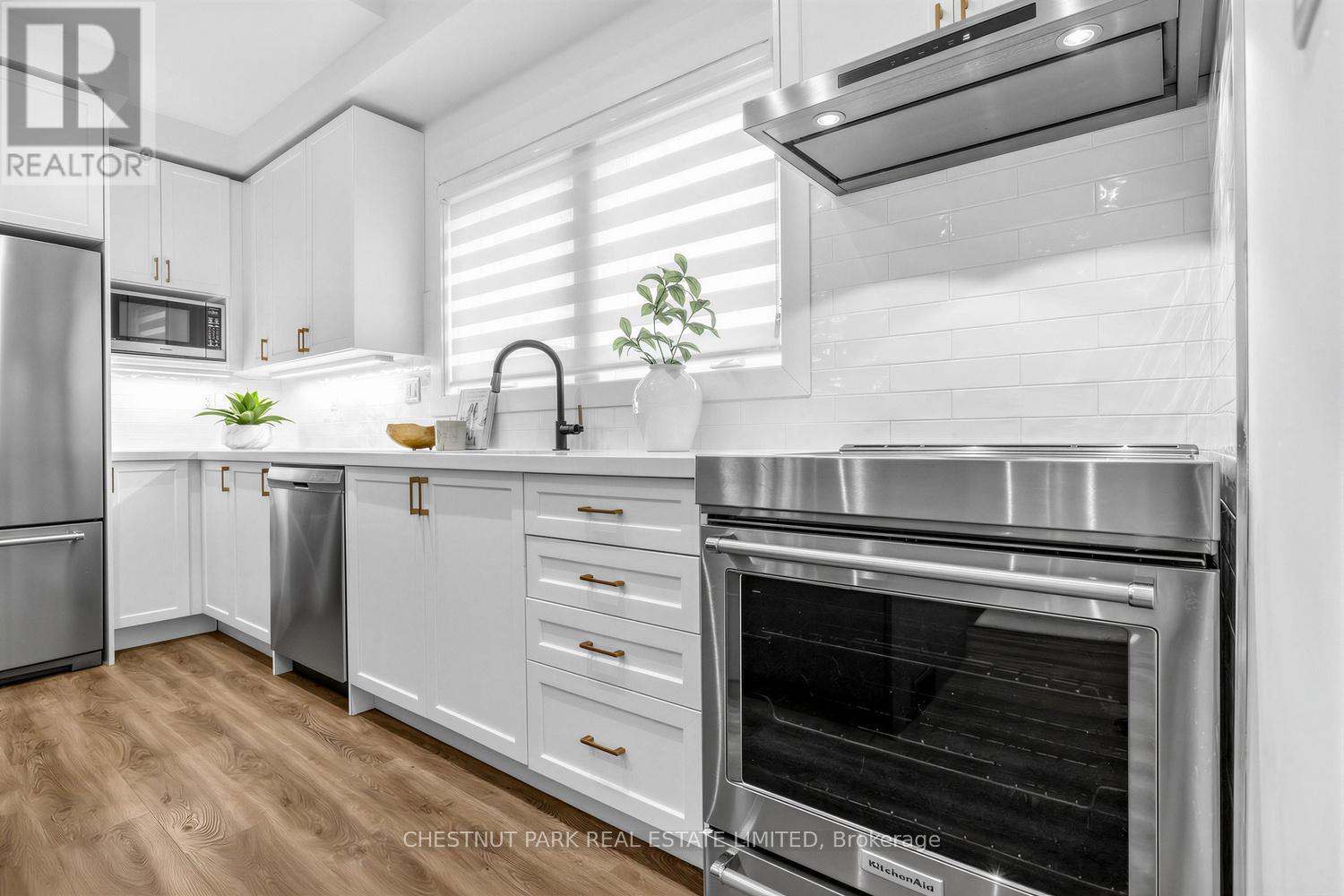 736 Glencairn Avenue, Toronto, Ontario  M6B 2A1 - Photo 16 - C12975702