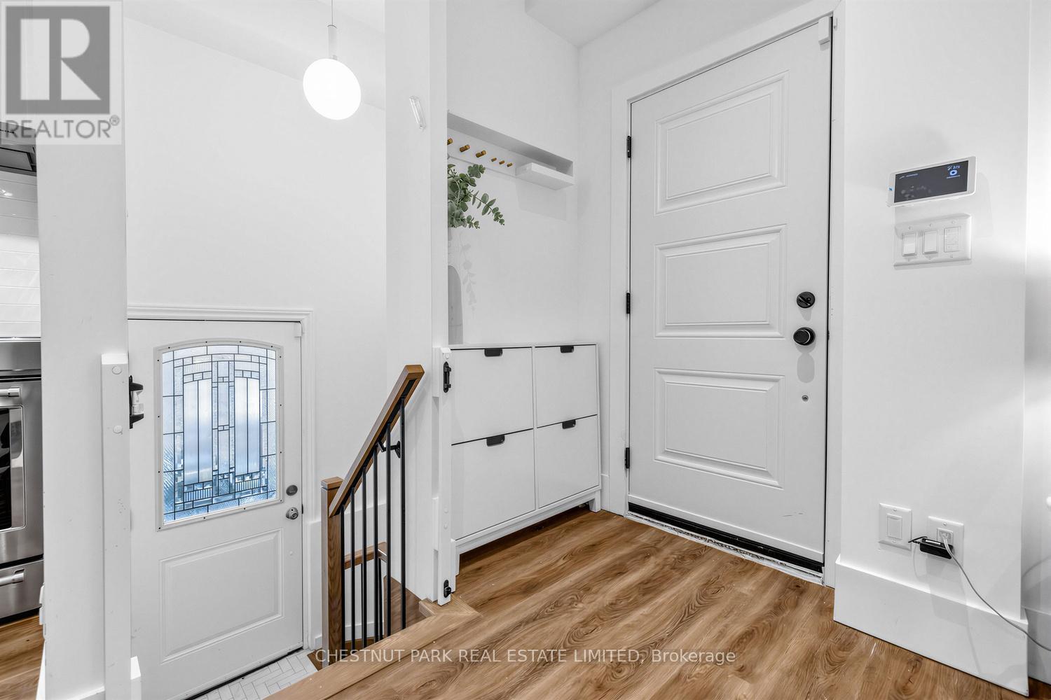 736 Glencairn Avenue, Toronto, Ontario  M6B 2A1 - Photo 4 - C12975702