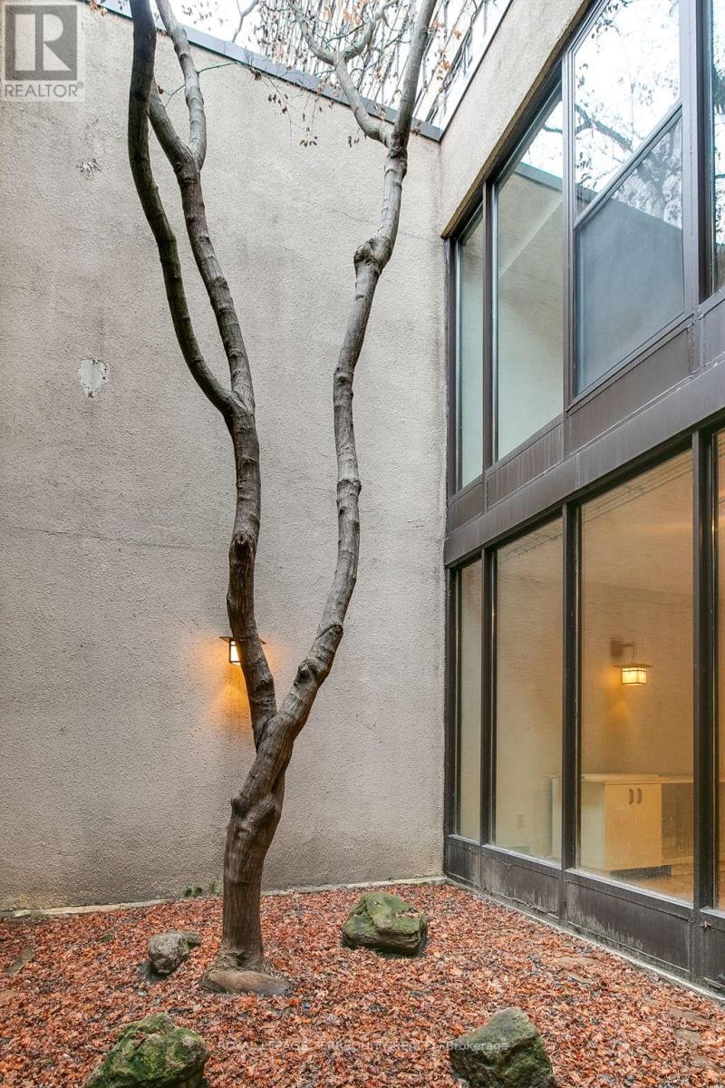 54 Granby Street, Toronto, Ontario  M5B 2J5 - Photo 16 - C12975708