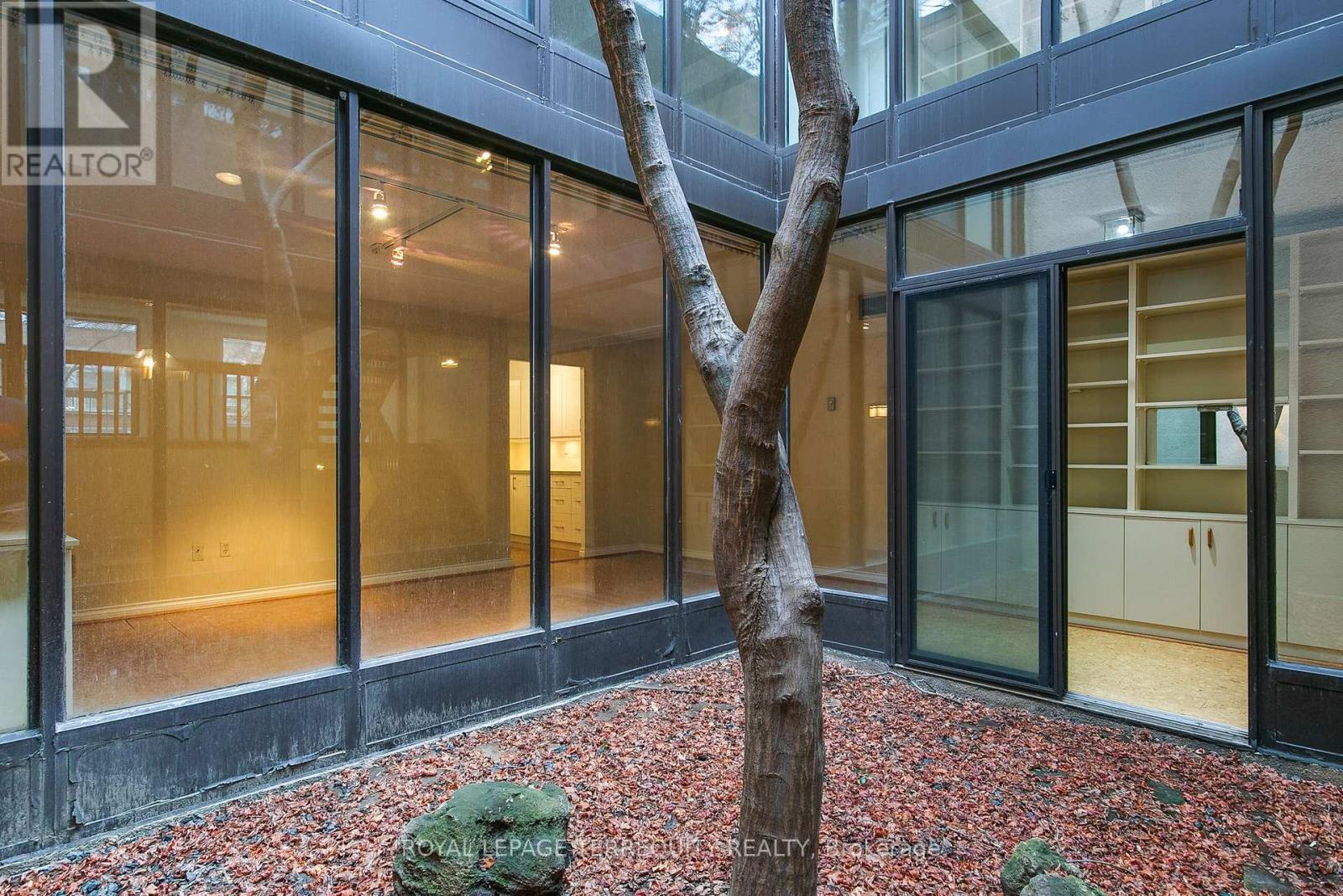 54 Granby Street, Toronto, Ontario  M5B 2J5 - Photo 17 - C12975708