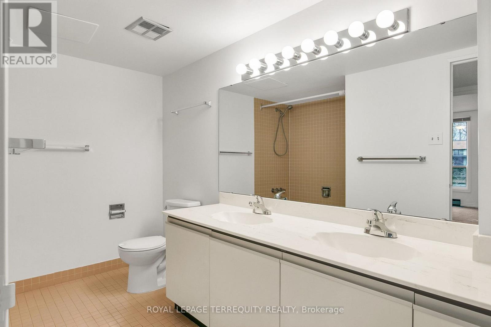 54 Granby Street, Toronto, Ontario  M5B 2J5 - Photo 42 - C12975708