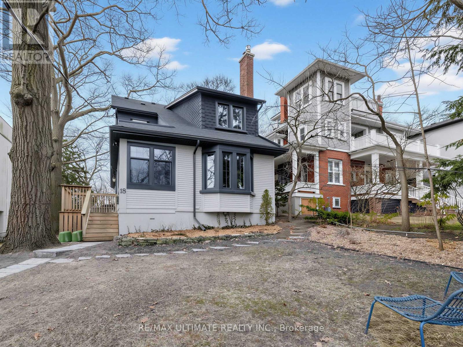 18 Blantyre Avenue, Toronto, Ontario  M1N 2R4 - Photo 3 - E12974606