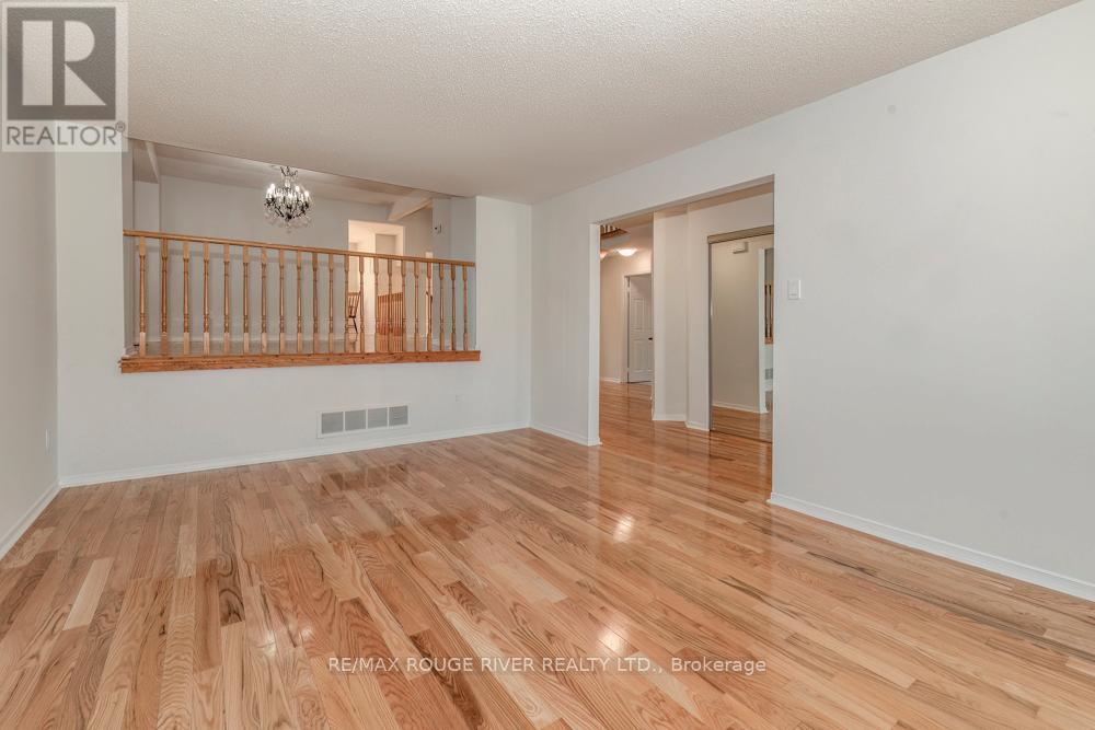 19 Glenthorne Drive, Toronto, Ontario  M1C 3S9 - Photo 4 - E12975520