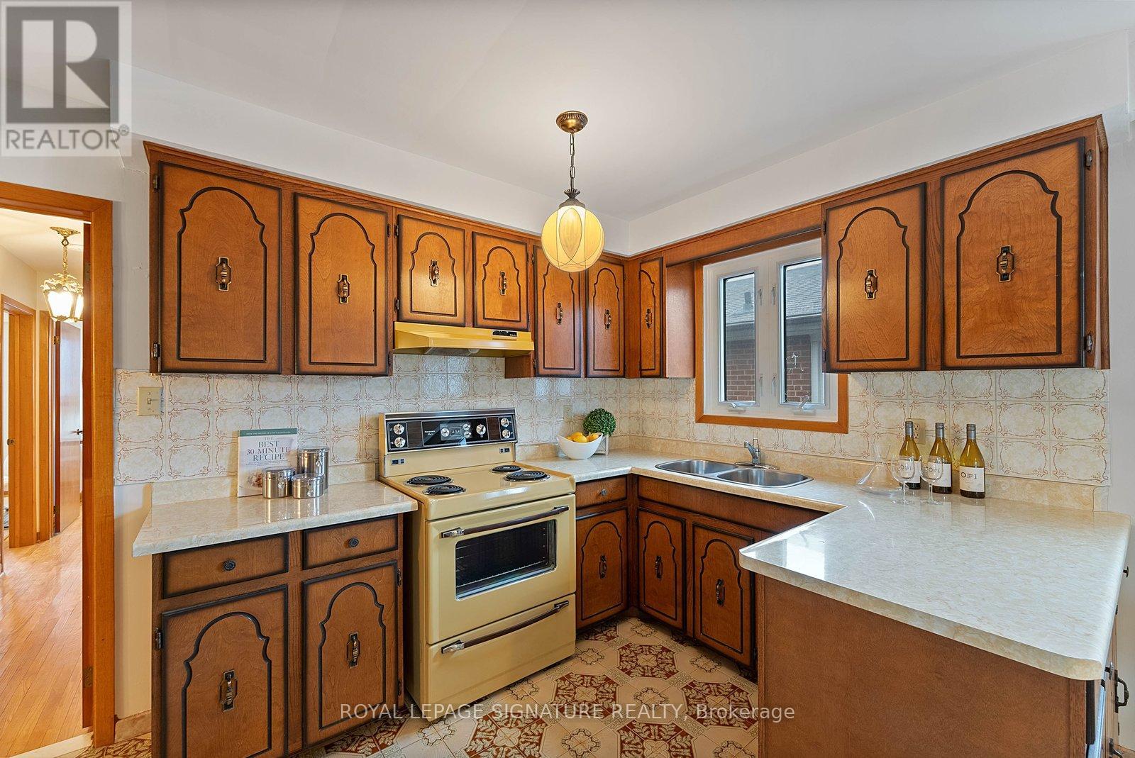 28 Fred Bland Crescent, Toronto, Ontario  M1J 3L8 - Photo 12 - E12975744