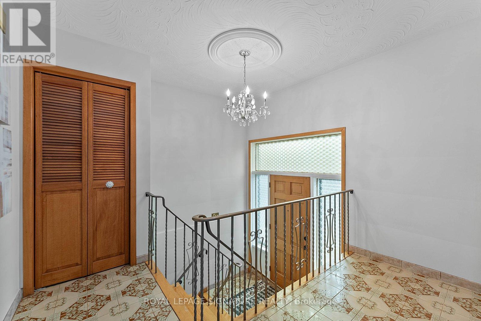 28 Fred Bland Crescent, Toronto, Ontario  M1J 3L8 - Photo 2 - E12975744