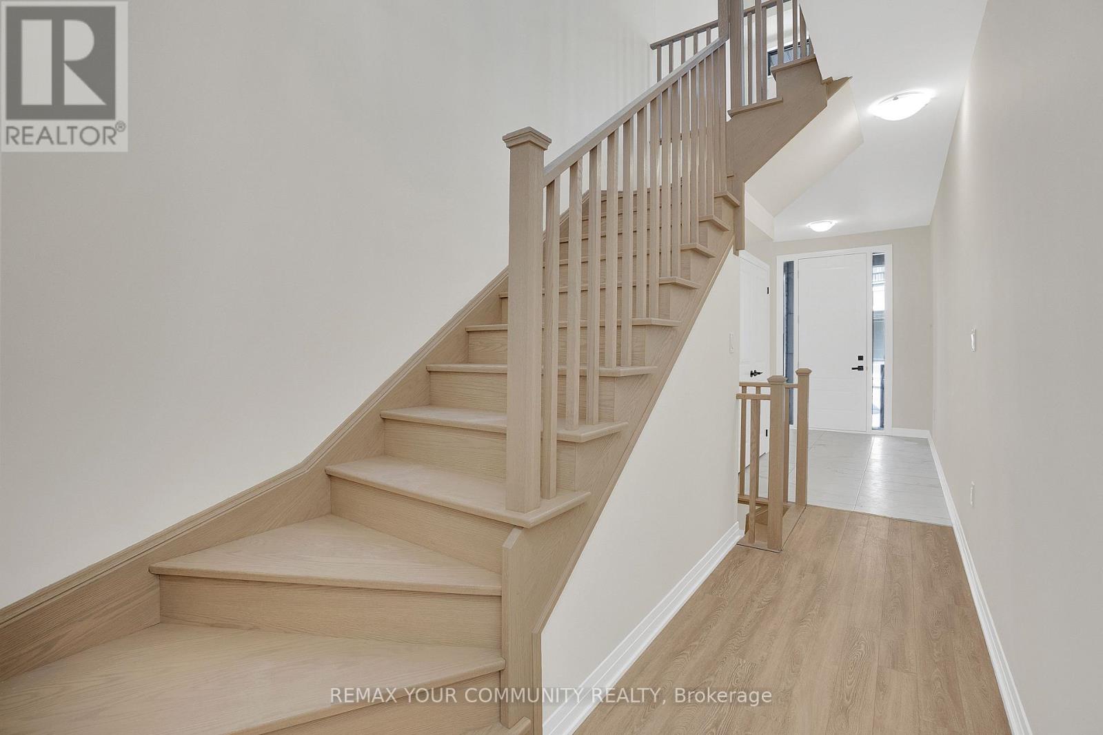 83 Archambault Way, Vaughan, Ontario  L4L 1A6 - Photo 4 - N12974304