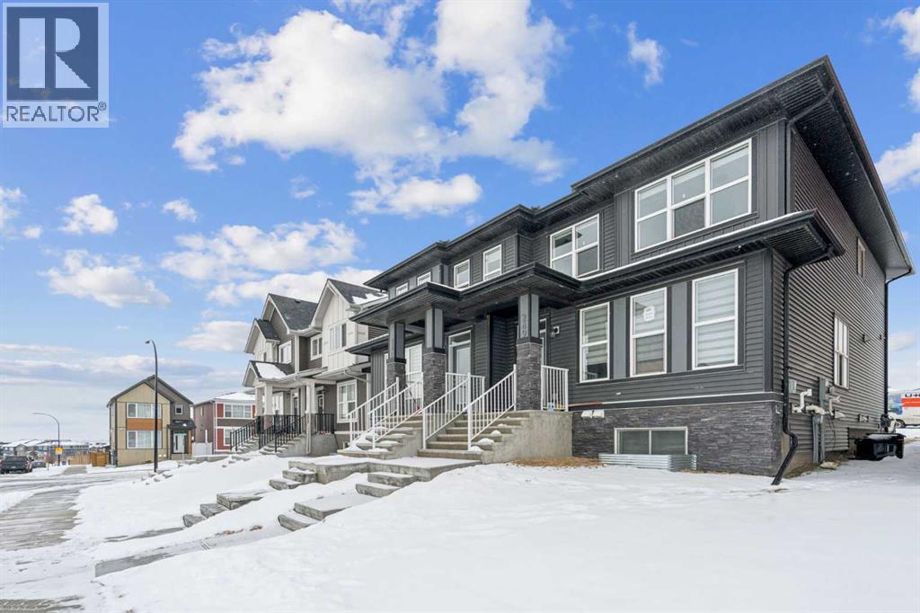 249 Aquila Drive NW, Calgary, Alberta  T3R 1Y6 - Photo 2 - A2298108