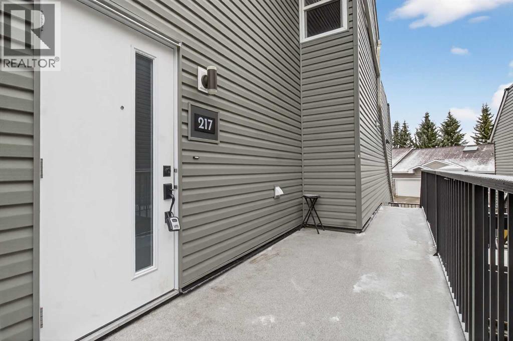 217, 36 Glamis Green Sw, Calgary, Alberta  T3E 6V1 - Photo 2 - A2299929