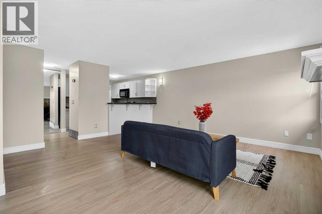 217, 36 Glamis Green Sw, Calgary, Alberta  T3E 6V1 - Photo 17 - A2299929