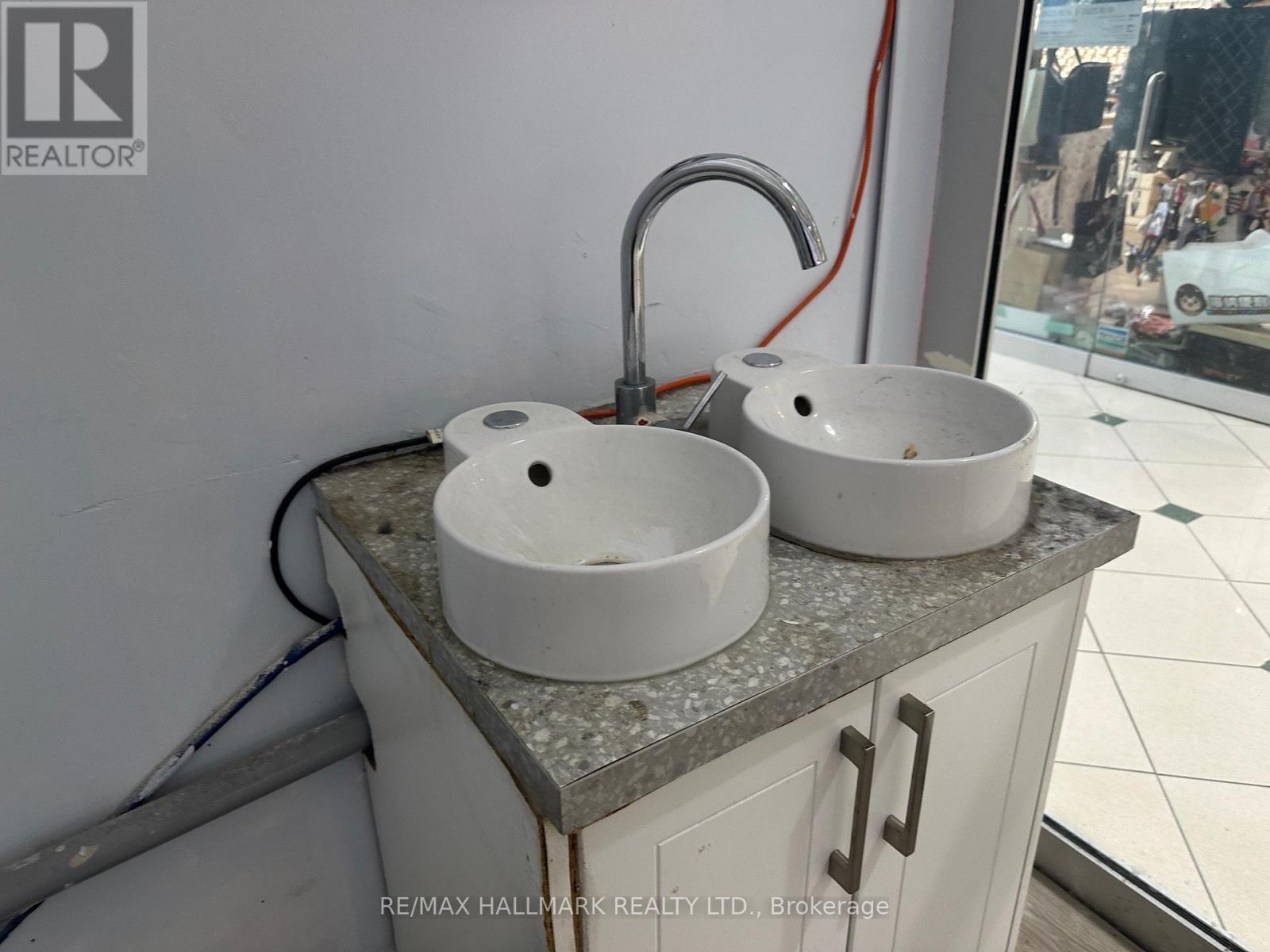 B17 4300 Steeles Avenue East N, Markham, Ontario  L3R 0Y5 - Photo 4 - N12975534