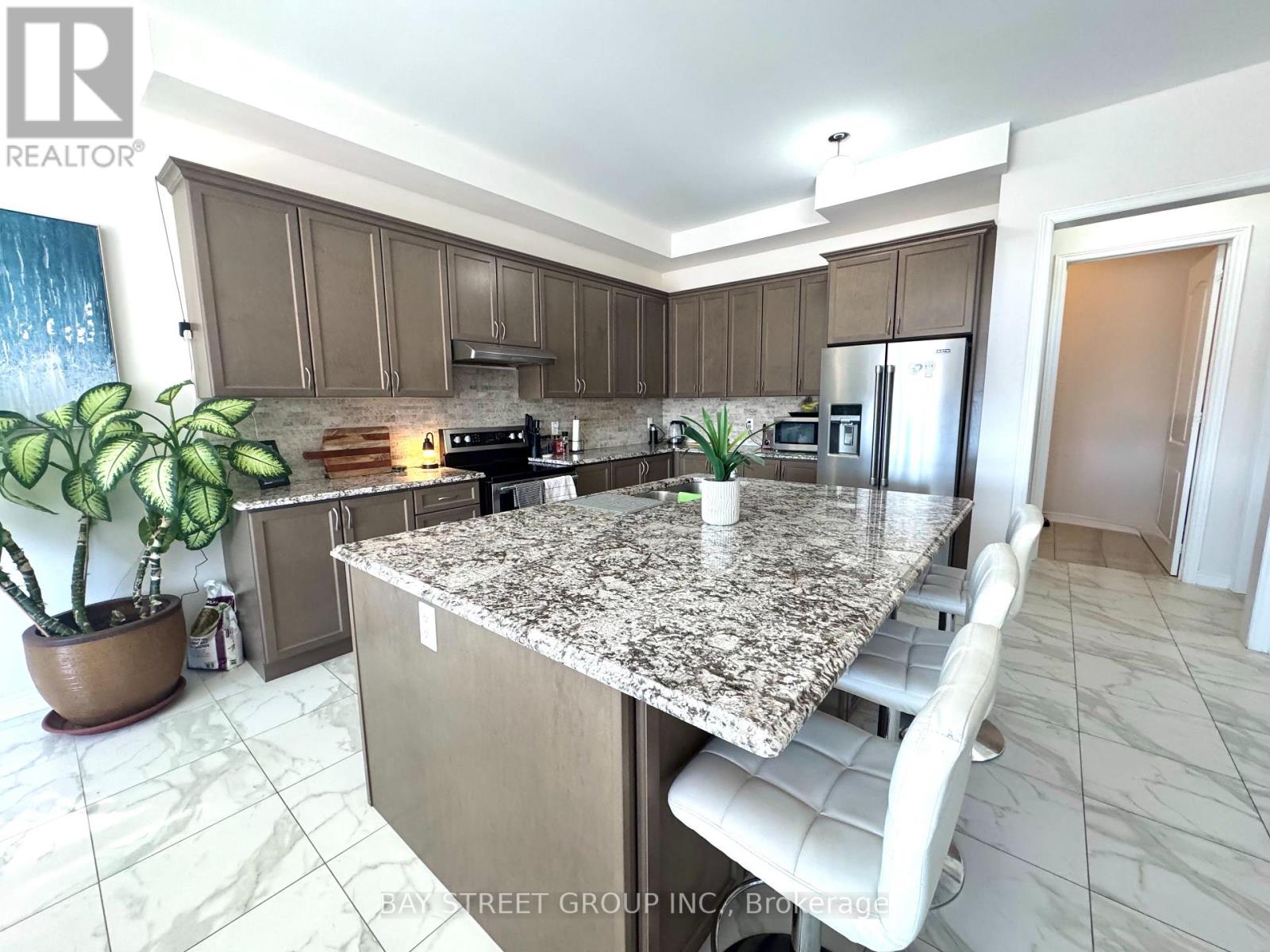 Upper Two Beds + One Bath - 1003 Green Street, Innisfil, Ontario  L0L 1W0 - Photo 11 - N12975566