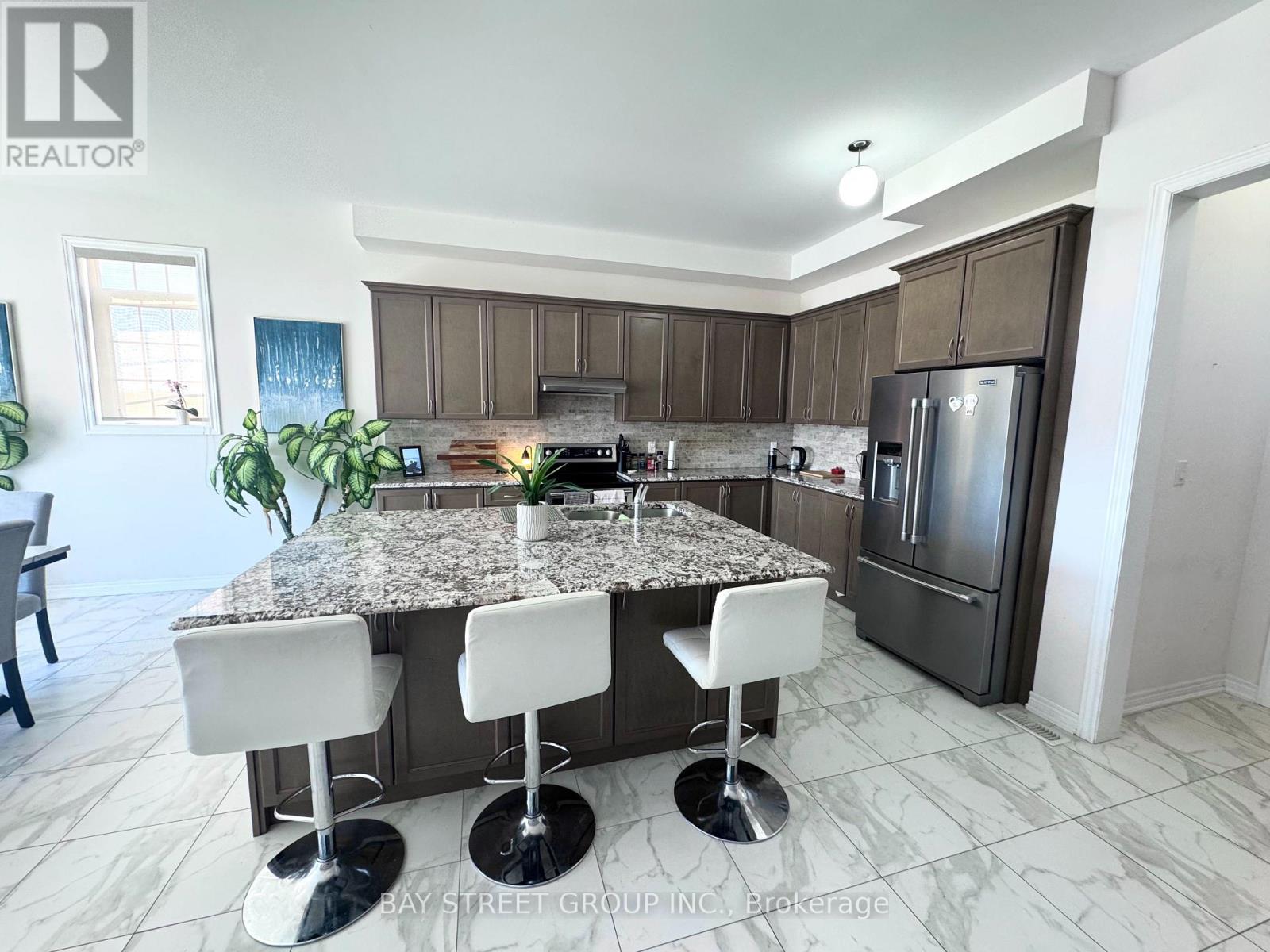 Upper Two Beds + One Bath - 1003 Green Street, Innisfil, Ontario  L0L 1W0 - Photo 12 - N12975566