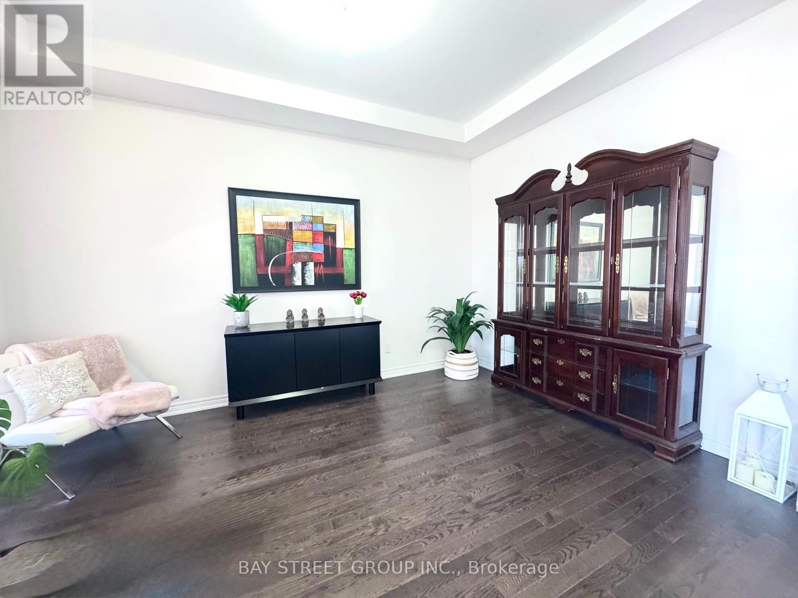 Upper Two Beds + One Bath - 1003 Green Street, Innisfil, Ontario  L0L 1W0 - Photo 19 - N12975566