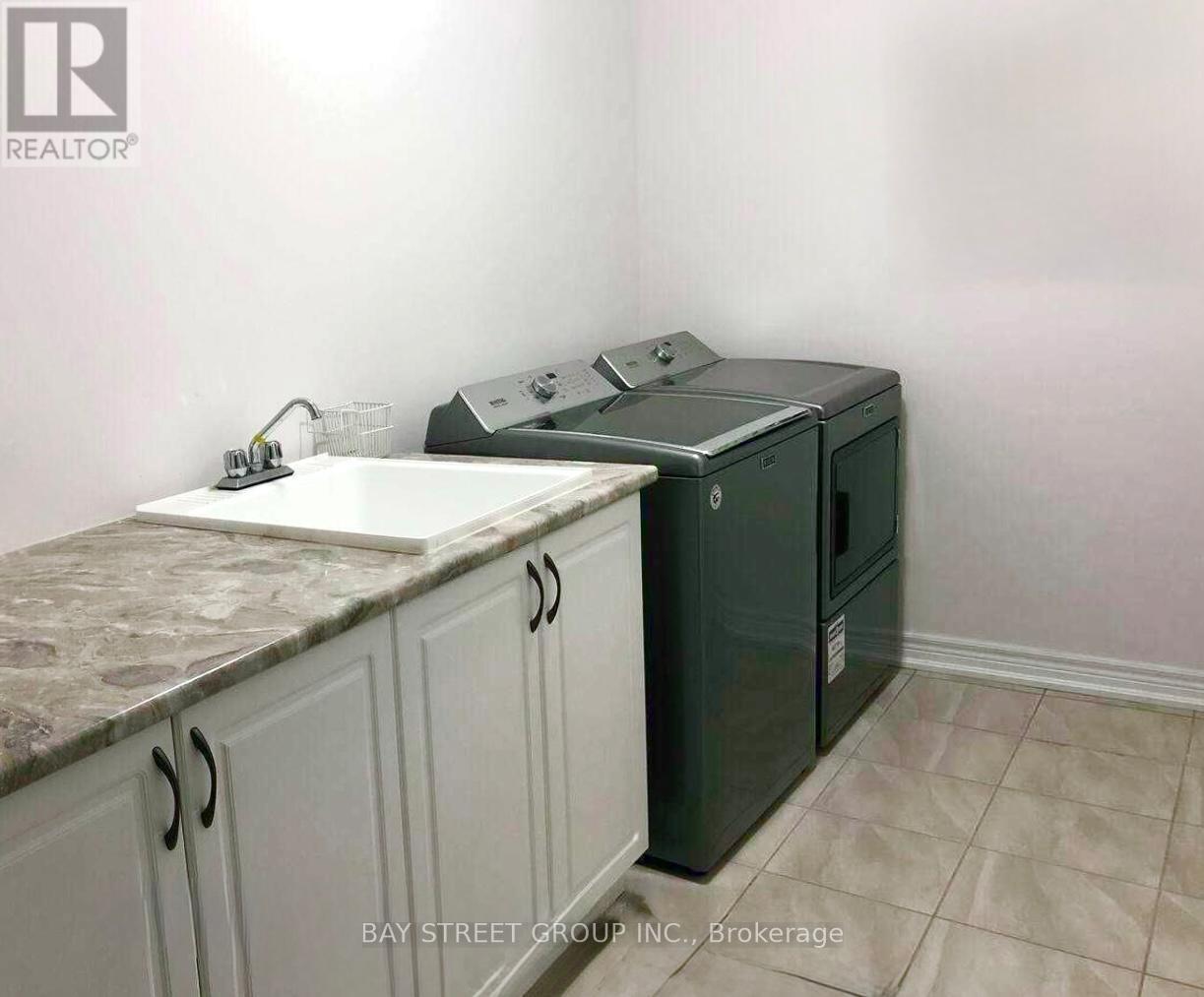 Upper Two Beds + One Bath - 1003 Green Street, Innisfil, Ontario  L0L 1W0 - Photo 7 - N12975566