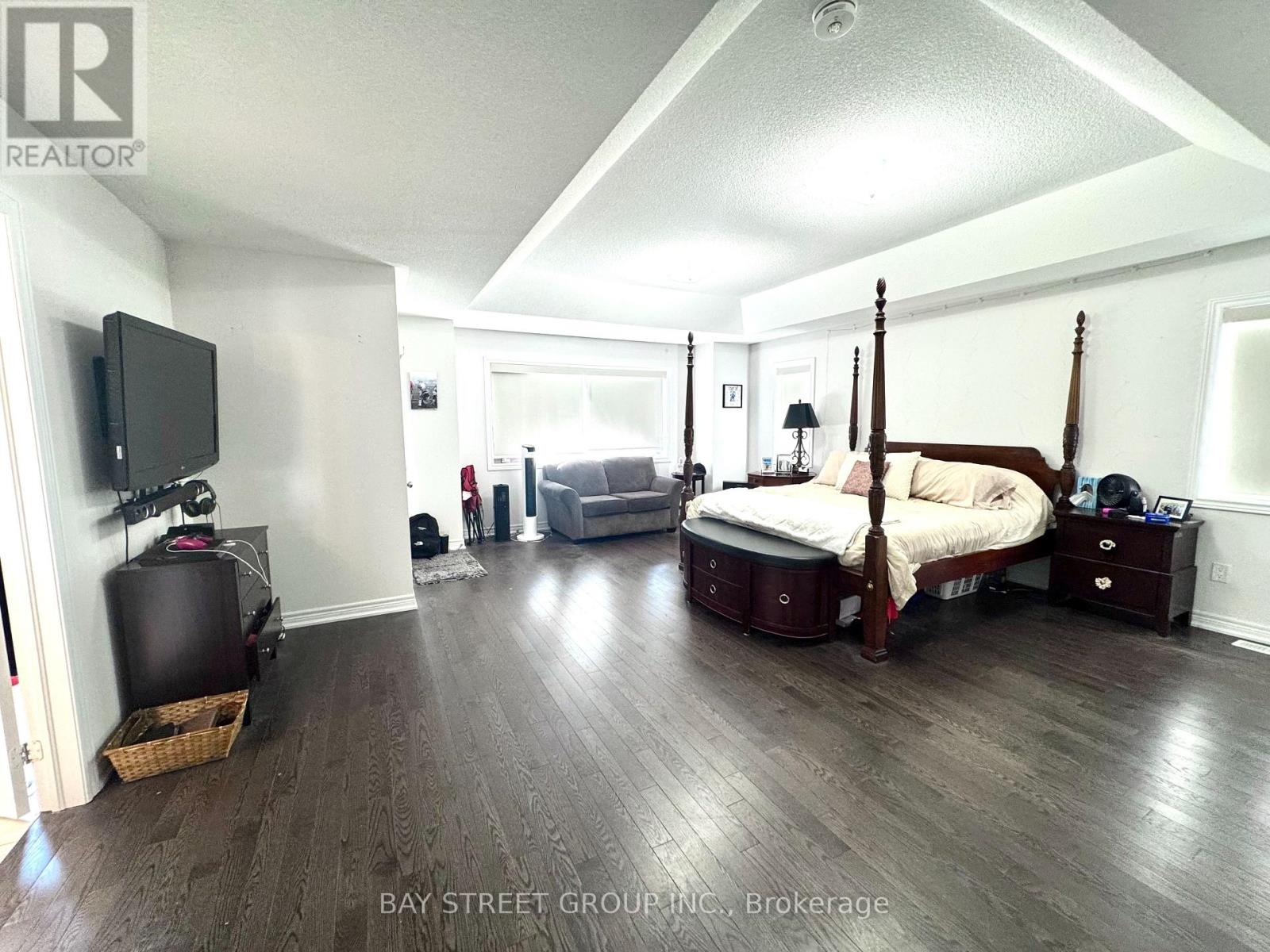 Upper Two Beds + One Bath - 1003 Green Street, Innisfil, Ontario  L0L 1W0 - Photo 8 - N12975566