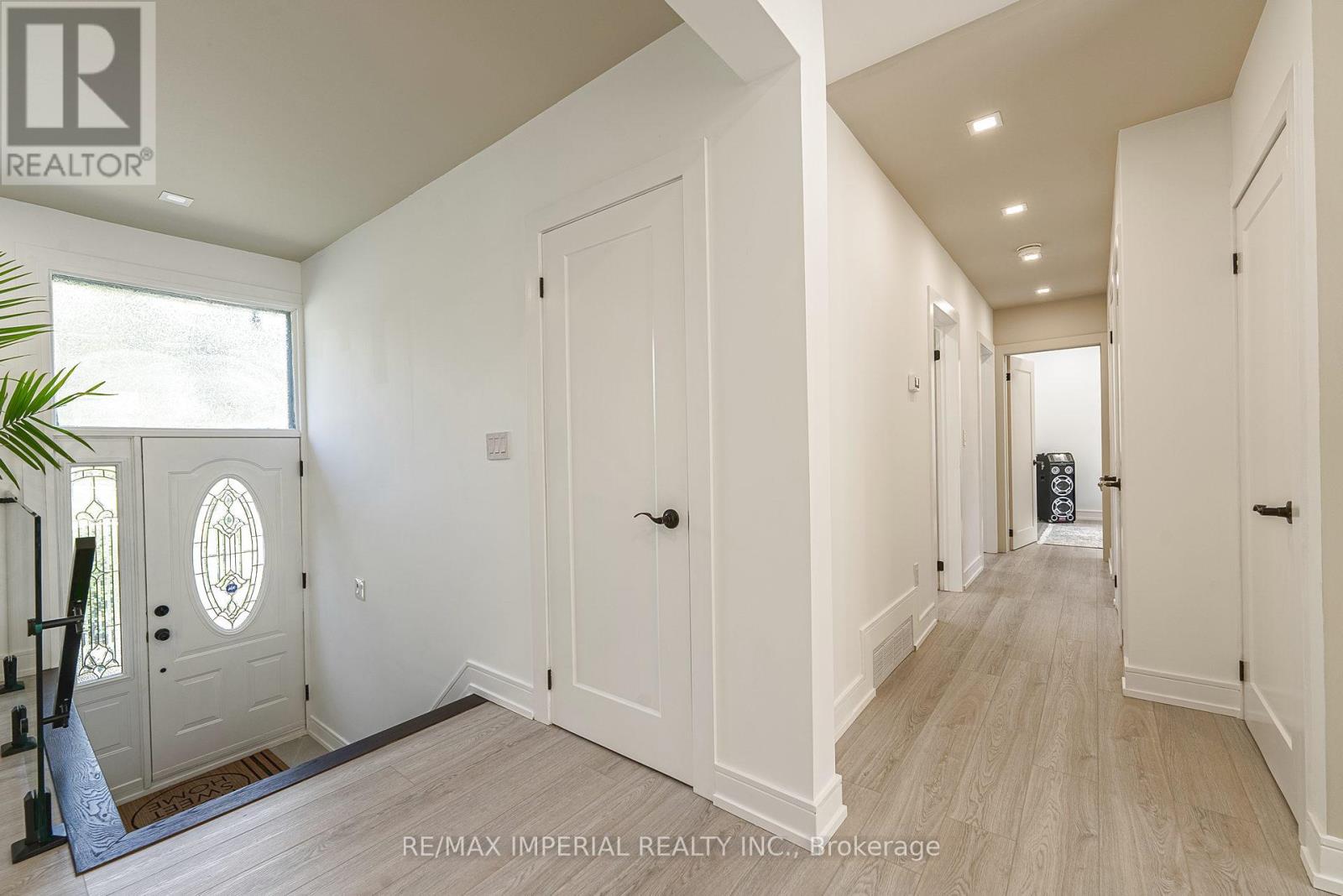 206 Richard Avenue, Newmarket, Ontario  L3Y 4P7 - Photo 10 - N12975580