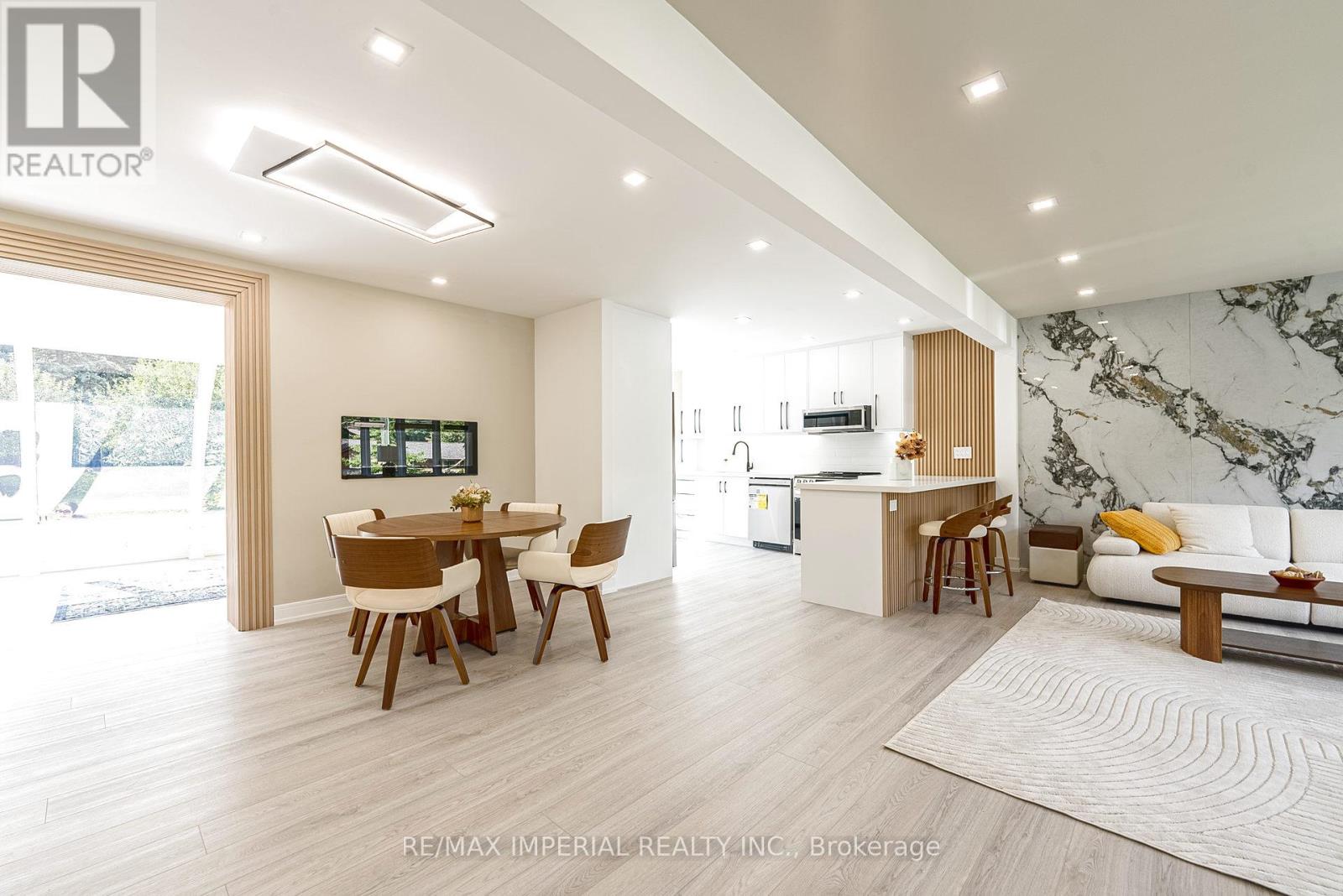 206 Richard Avenue, Newmarket, Ontario  L3Y 4P7 - Photo 11 - N12975580