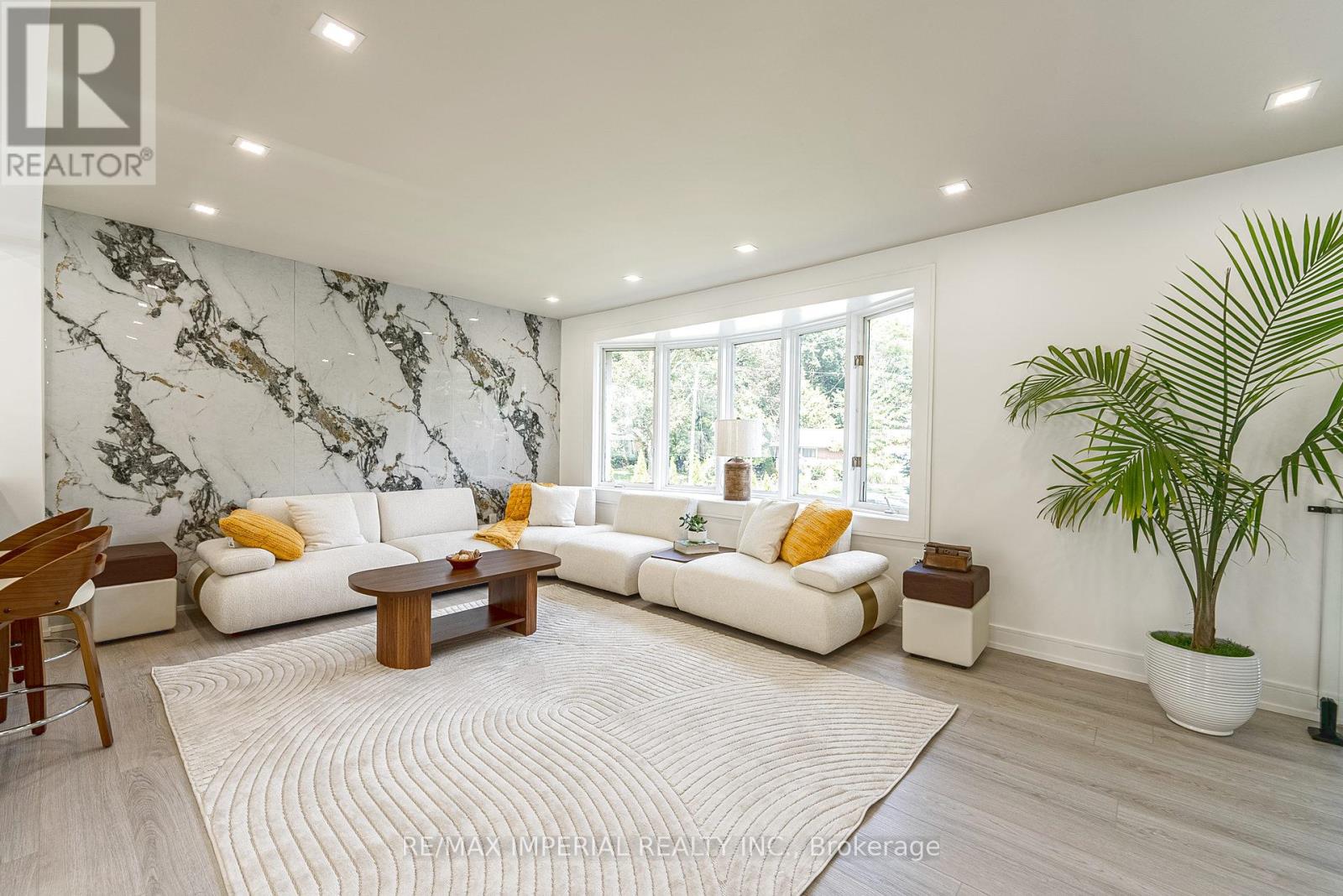 206 Richard Avenue, Newmarket, Ontario  L3Y 4P7 - Photo 13 - N12975580