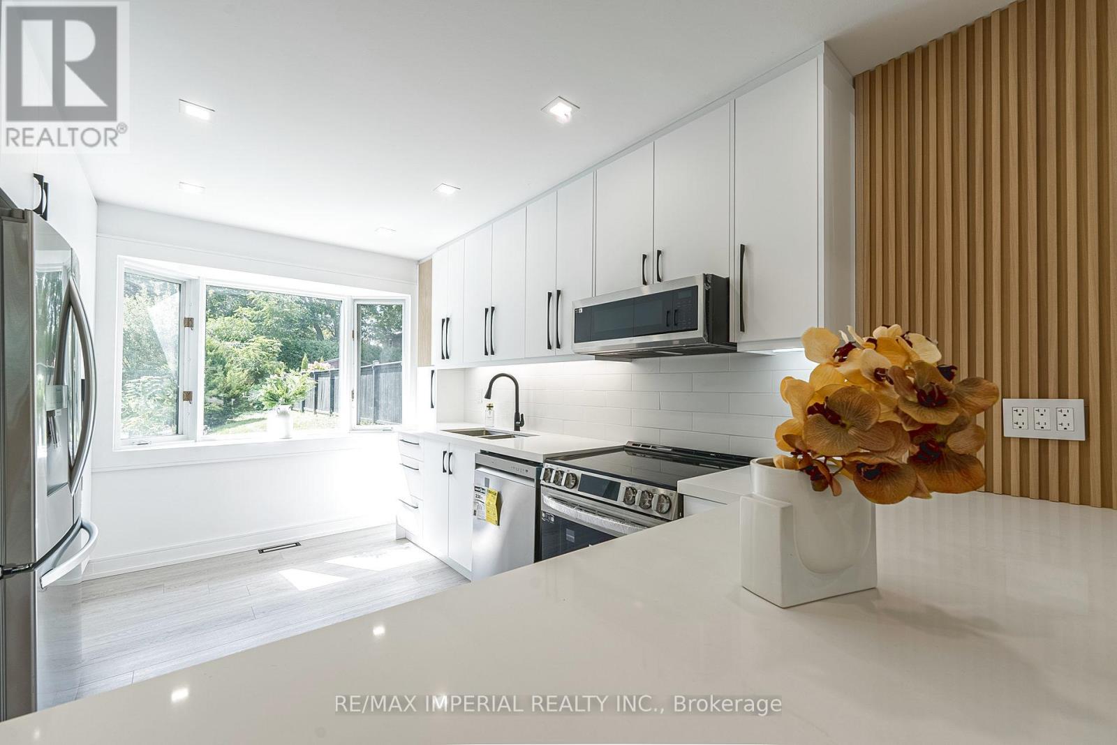 206 Richard Avenue, Newmarket, Ontario  L3Y 4P7 - Photo 19 - N12975580