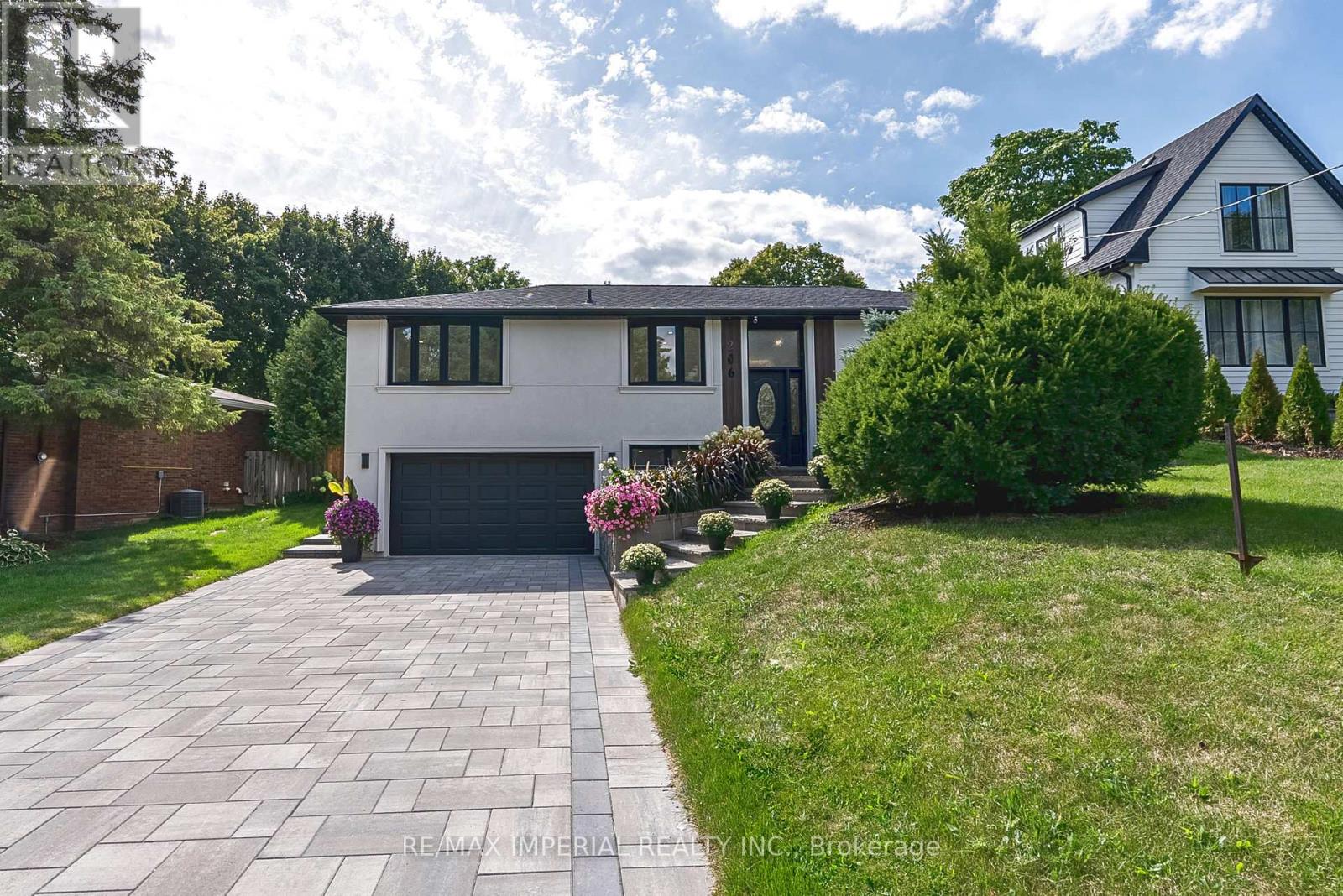 206 Richard Avenue, Newmarket, Ontario  L3Y 4P7 - Photo 2 - N12975580