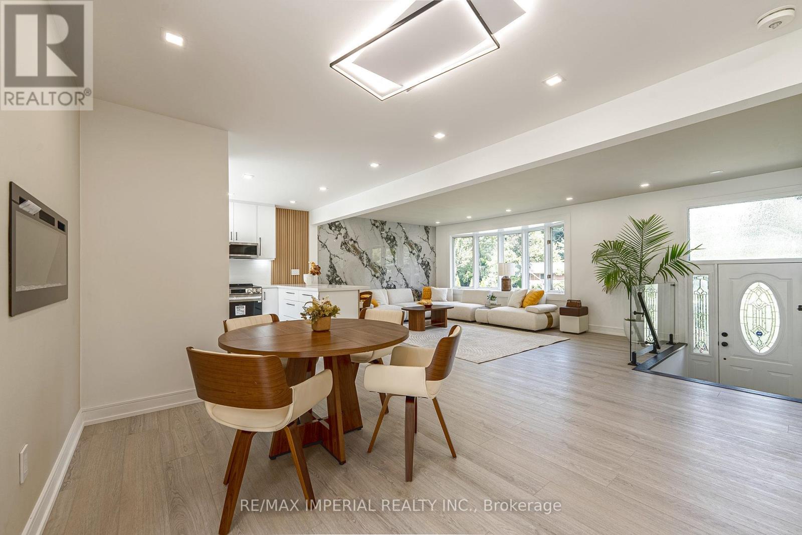 206 Richard Avenue, Newmarket, Ontario  L3Y 4P7 - Photo 22 - N12975580