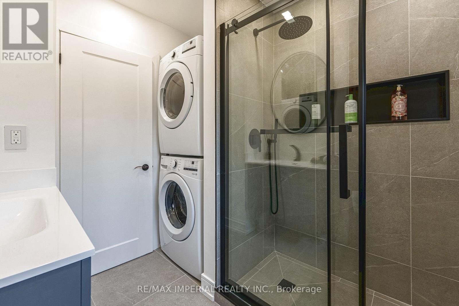 206 Richard Avenue, Newmarket, Ontario  L3Y 4P7 - Photo 27 - N12975580