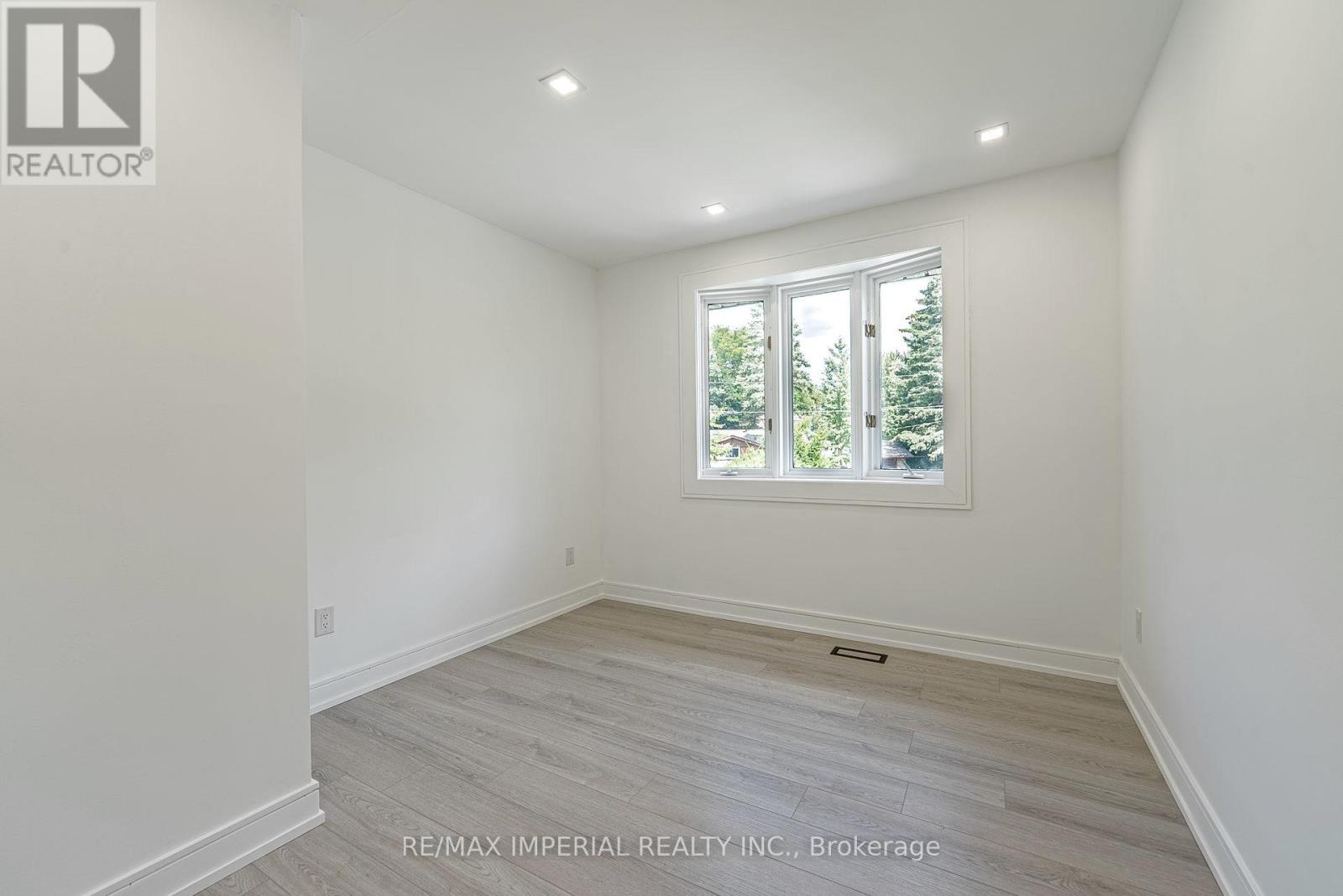 206 Richard Avenue, Newmarket, Ontario  L3Y 4P7 - Photo 28 - N12975580