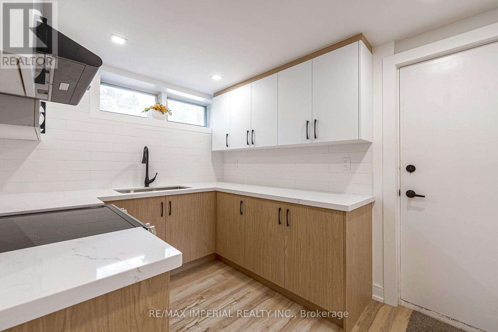 206 Richard Avenue, Newmarket, Ontario  L3Y 4P7 - Photo 33 - N12975580