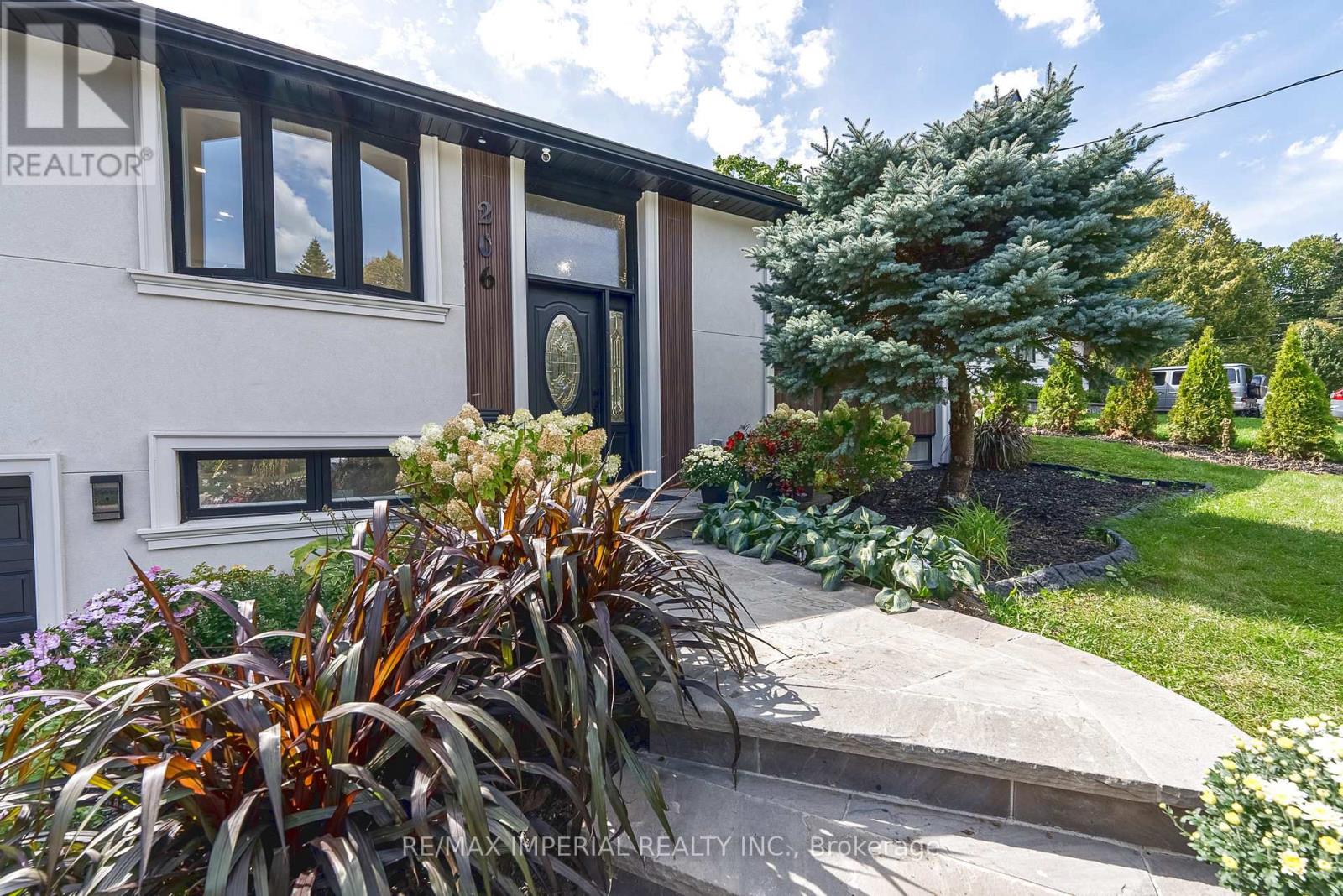 206 Richard Avenue, Newmarket, Ontario  L3Y 4P7 - Photo 7 - N12975580